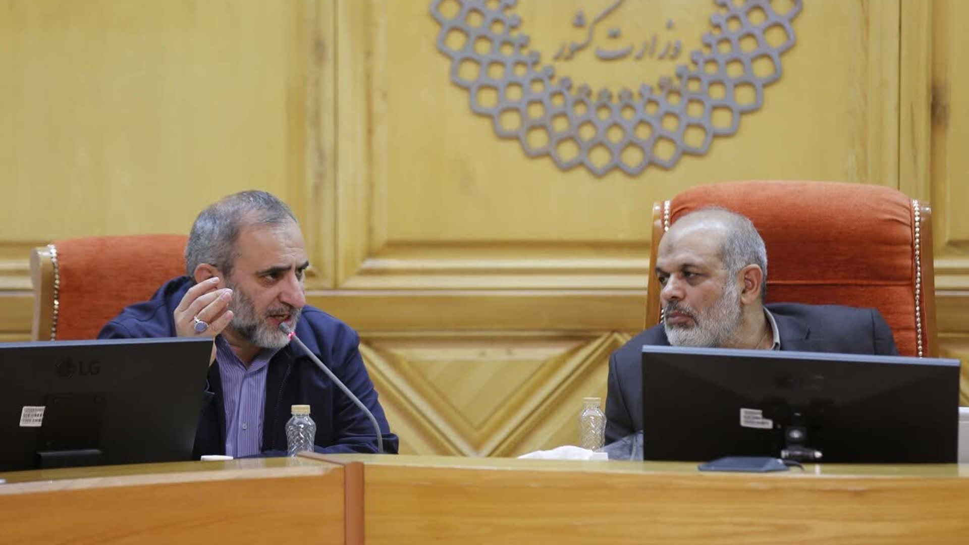 اهم موضوعات و مسائل استان مرکزی در حضور وزیر کشور تشریح شد- تحسین اقدامات تحولی و دستور وزیر برای حمایت از صنایع استان