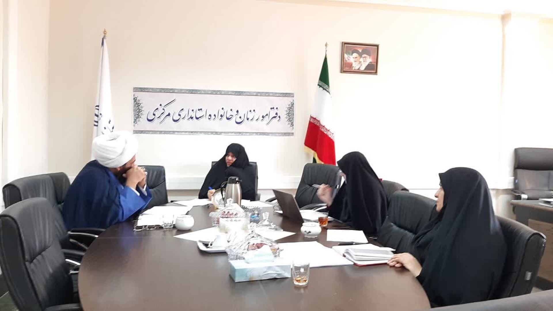 جلسه هم اندیشی پیرامون تدوین بوم جمعیتی استان به ریاست مفتح زاده مدیرکل دفتر بانوان وخانواده استانداری و با حضور حجت الاسلام تاج آبادی مسئول ستاد مردمی جمعیت استان و اعضا درمحل دفتر برگزار گردید .
پنج شنبه ۷ دی ۱۴۰۲