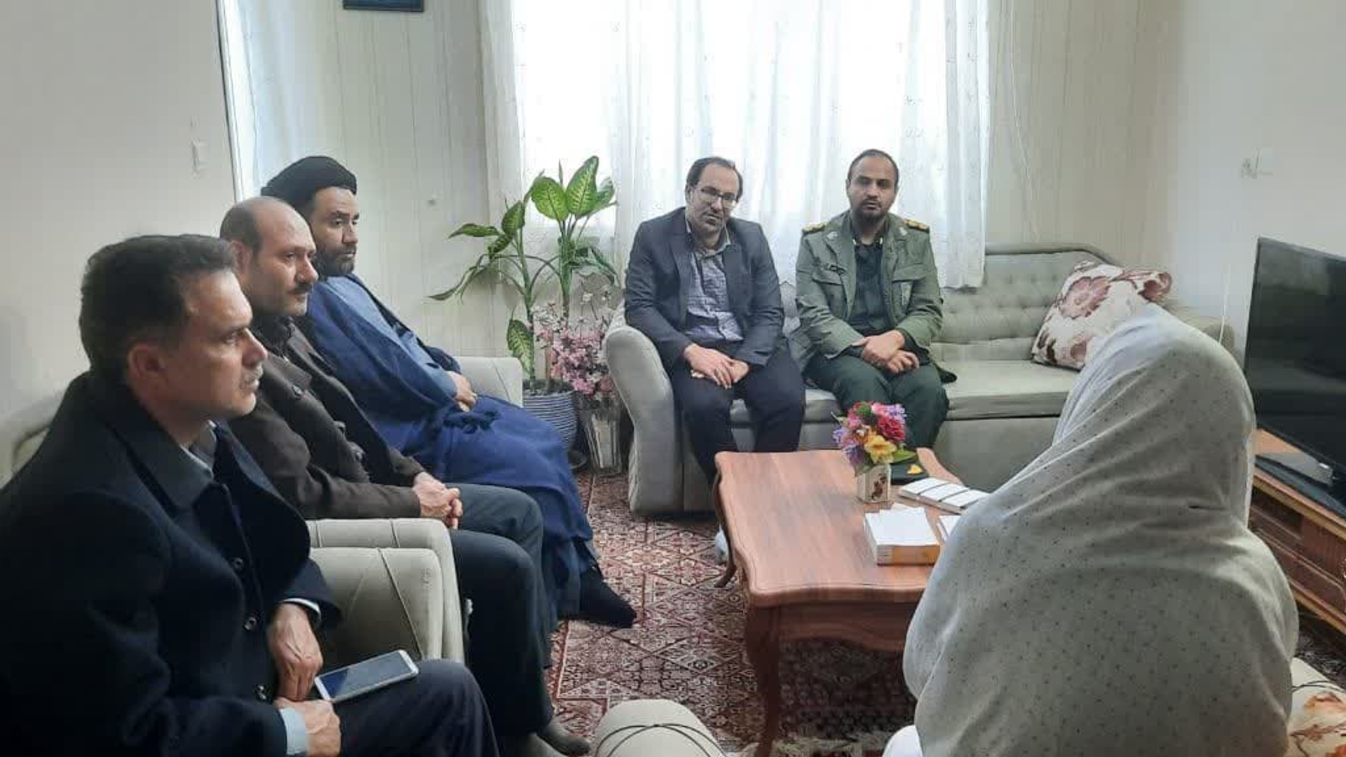 دیدار فرماندار با خانواده معزز شهدا