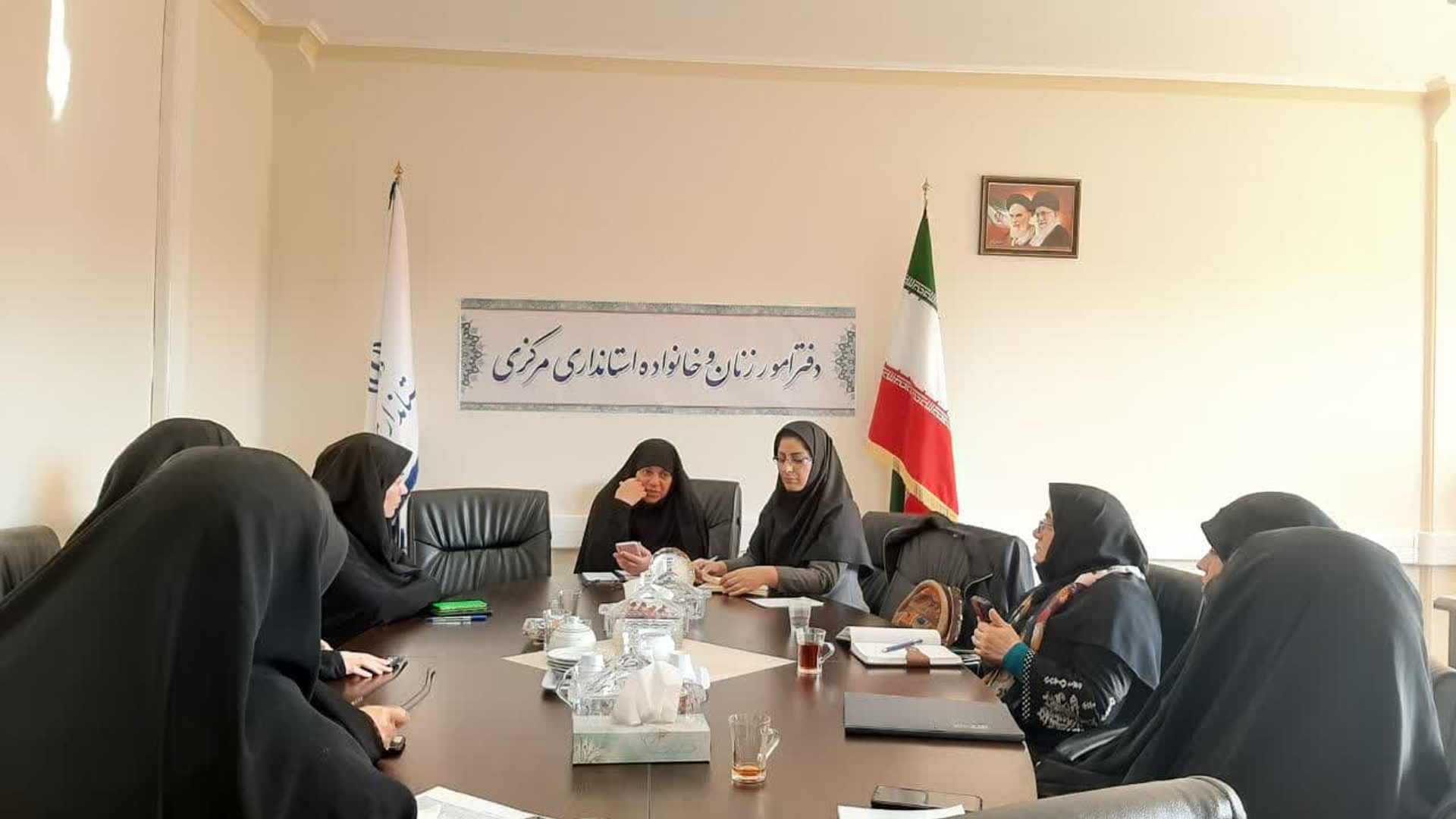 چهارمین جلسه هماهنگی و برنامه ریزی برگزاری دومین کنگره زنان تاثیر گذار استان به ریاست مفتح زاده مدیر کل دفتر بانوان وخانواده استانداری و با حضور اعضا در محل دفتر برگزار شد .
شنبه ۹دی ۱۴۰۲