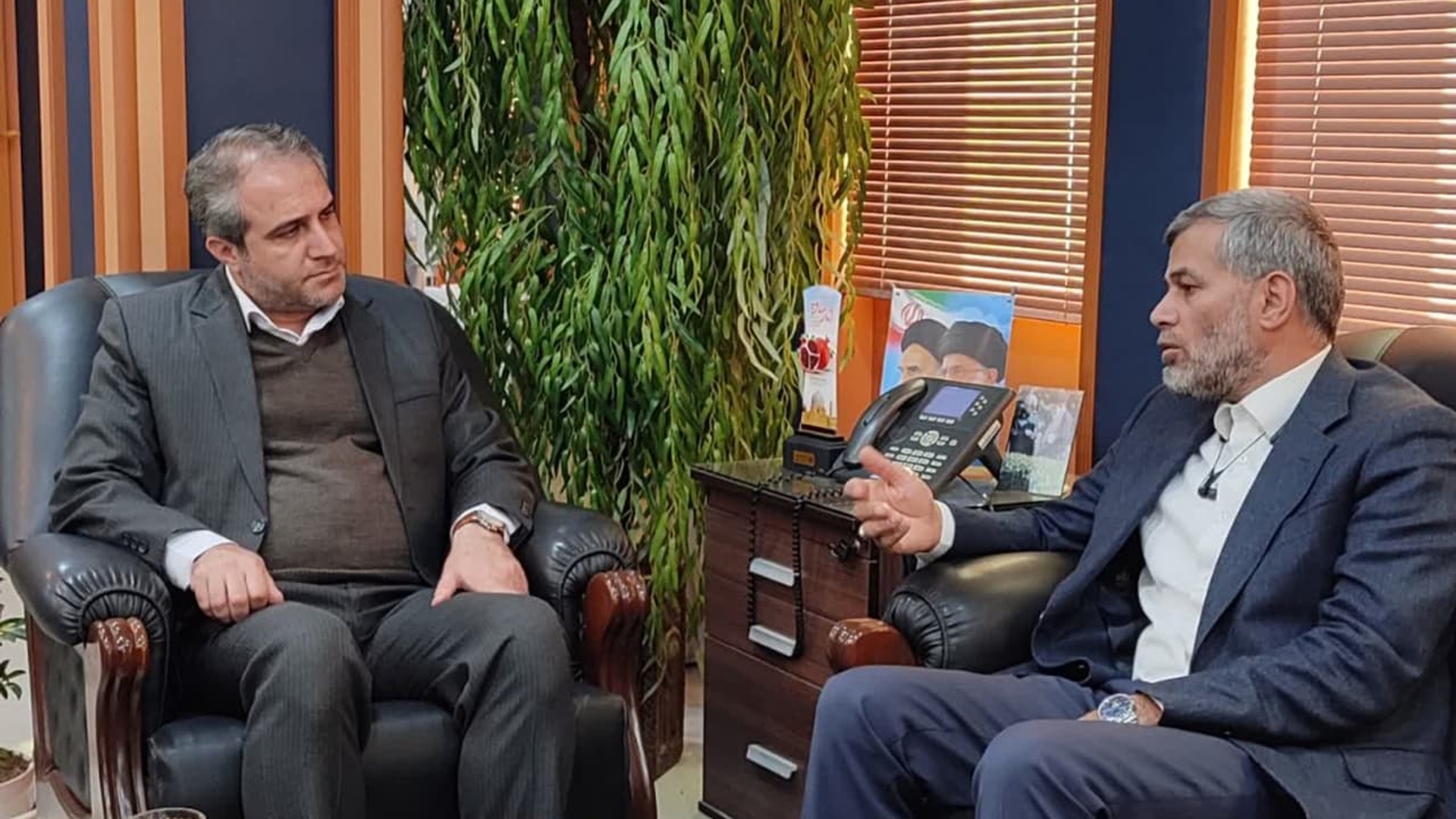 یوسف زاده، سرپرست اداره کل راه و شهرسازی استان مرکزی به همراه رییس این اداره در ساوه با مهدی الیاسی معاون استاندار و فرماندار ویژه شهرستان ساوه دیدار و گفتگو کرد.