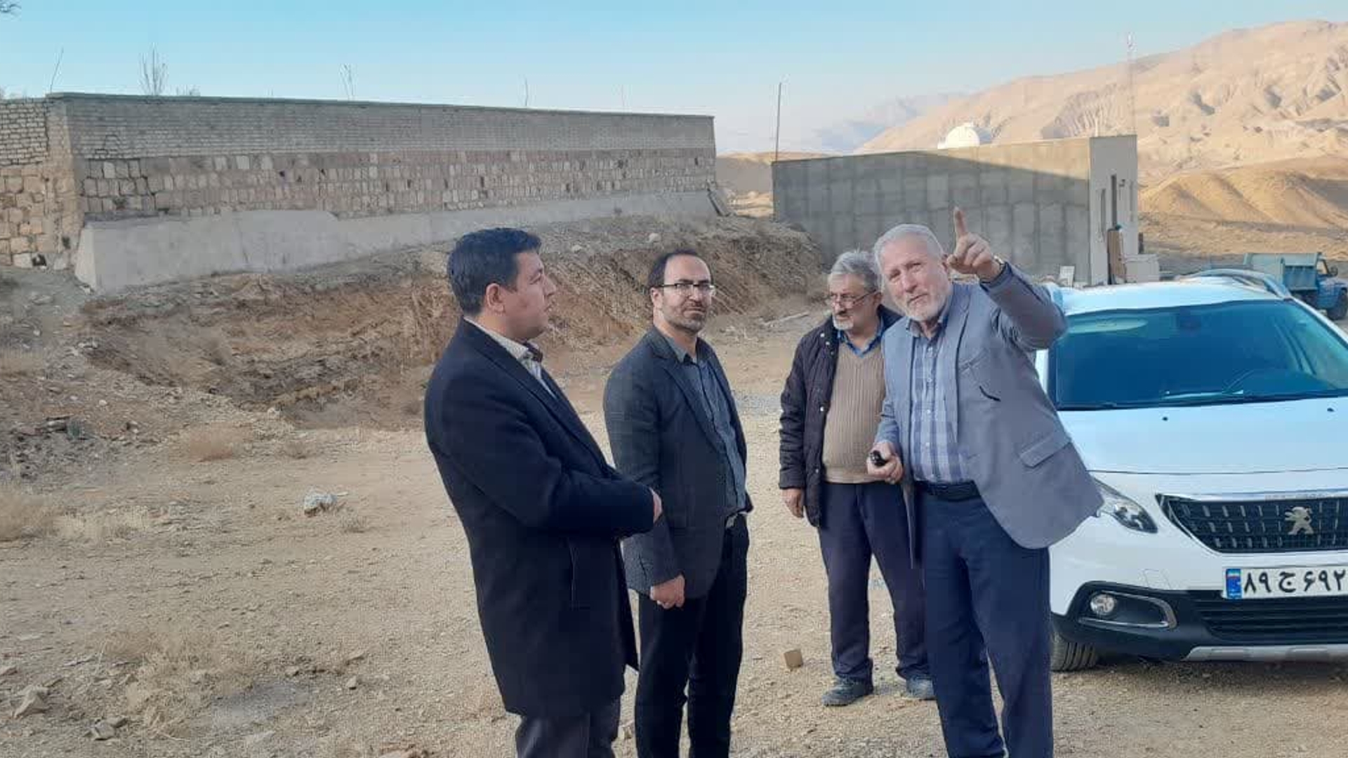 بازدید فرماندار از روستای بازرجان و مشهد بازرجان