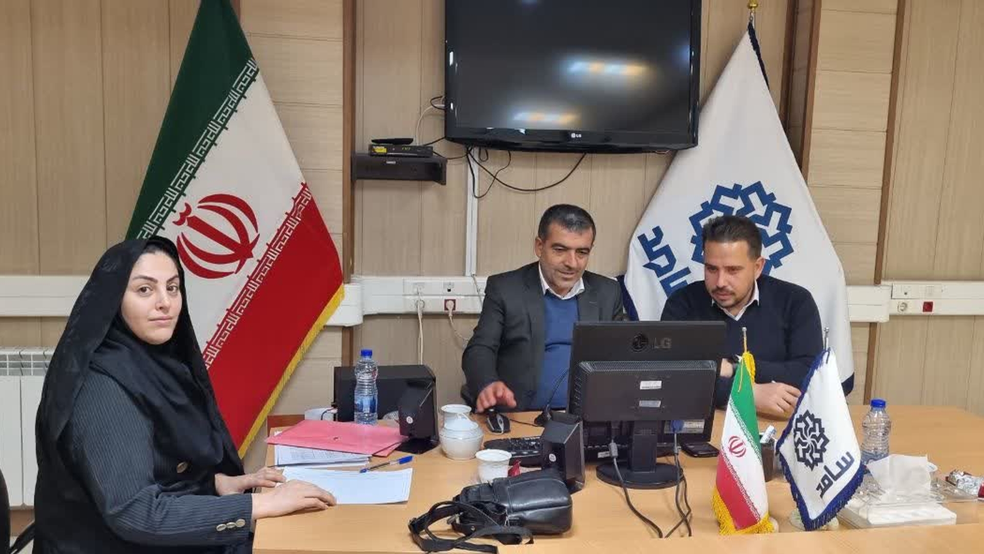 پاسخگویی فرماندار و معاون عمرانی به سوالات شهروندان از طریق سامانه سامد