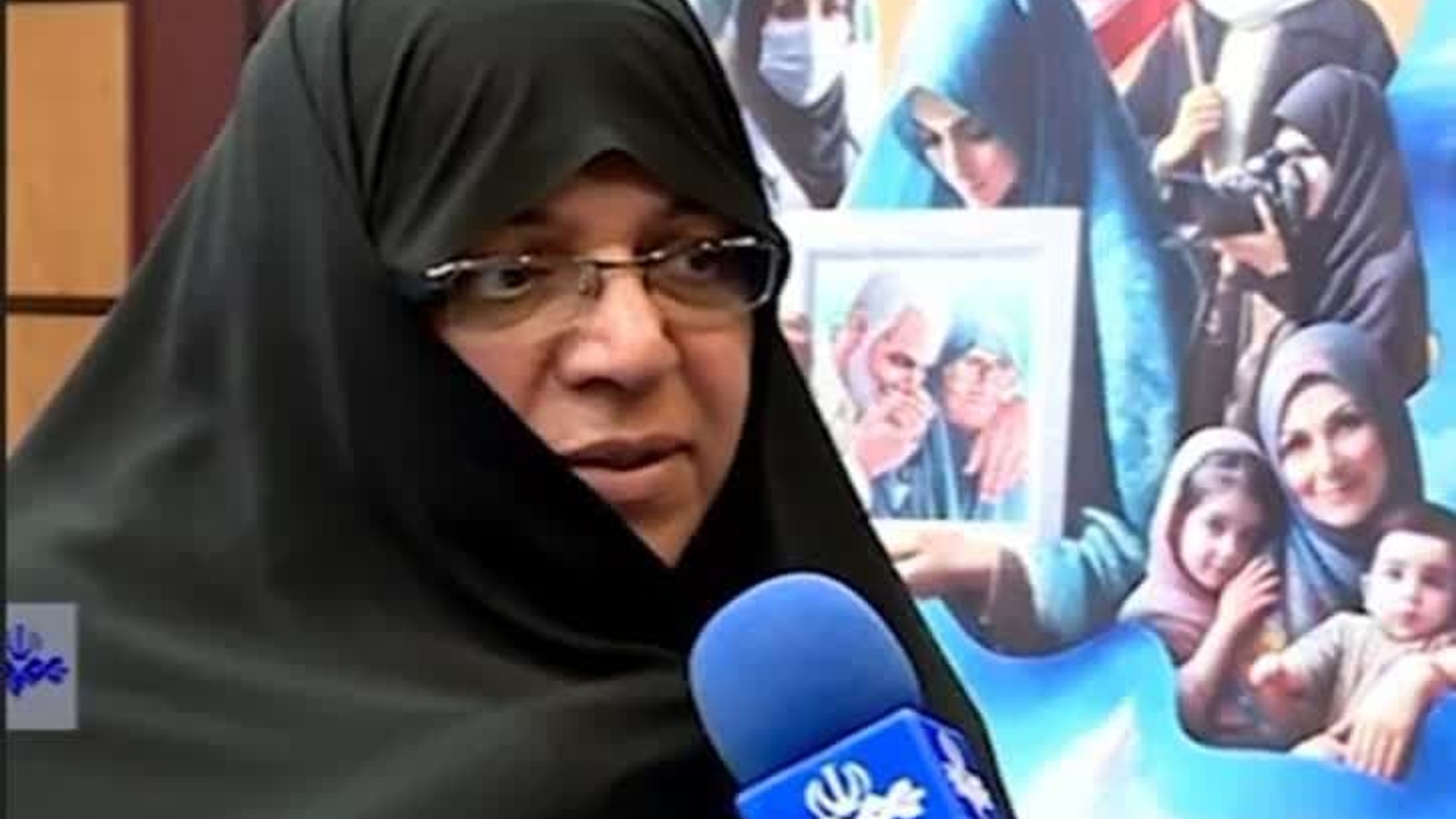 در حاشیه نشست برگزاری دومین کنگره زنان تأثیرگذار در استان مرکزی
مفتح زاده مدیرکل دفتر امور زنان و خانواده استانداری مرکزی:
این کنگره با هدف شناسایی و معرفی بانوان موفق و تأثیرگذار در عرصه‌های فرهنگی، هنری، علمی، پژوهشی، ورزشی، اقتصادی، کارآفرینی، اجتماعی و سیاسی برگزار خواهد شد .
چهارشنبه ۱۳ دی ۱۴۰۲