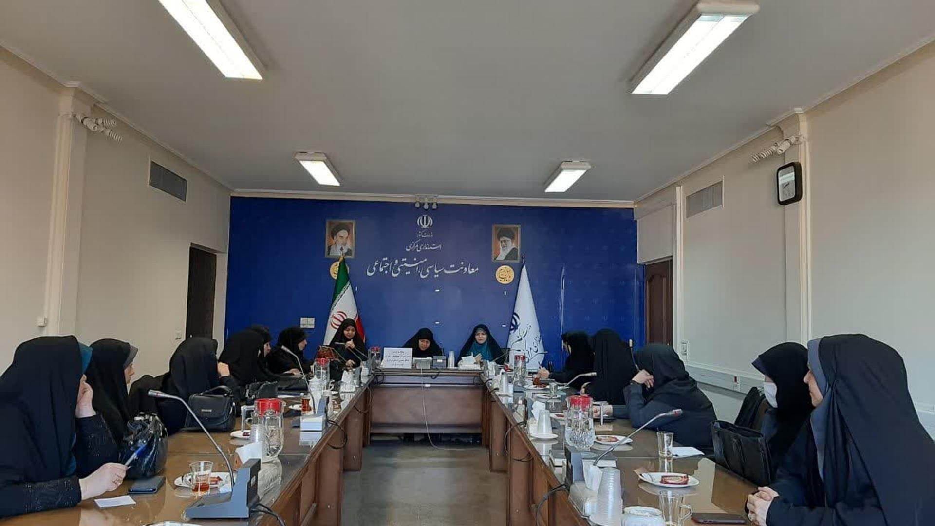 به ریاست مفتح زاده مدیر کل دفتر امور زنان وخانواده استانداری جلسه شورای هماهنگی زنان در دفاع مقدس پیرامون هماهنگی برگزاری همایش اسوه های صبر ومقاومت در دی ماه جاری با حضور اعضا تشکیل گردید .
پنج شنبه۱۴ دی ۱۴۰۲