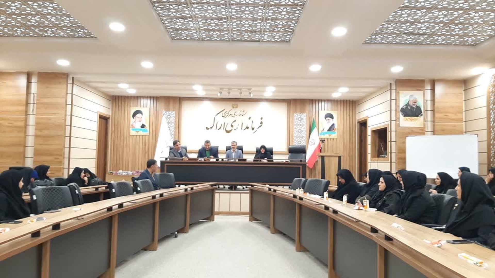 حضورمفتح زاده مدیر کل دفترامورزنان وخانواده استانداری به مناسبت ولادت حضرت فاطمه زهرا (س)و مراسم تکریم مقام مادر و زن فرمانداری شهرستان اراک با حضور مشاورین بانوان دستگاههای اجرایی شهرستان و تقدیر از انها در پایان مراسم .
پنج شنبه ۱۴ دی ۱۴۰۲