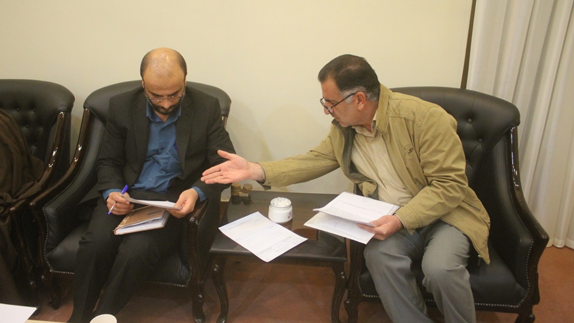 میز خدمت دادگستری شهرستان در محل بیت تاریخی حضرت امام (ره) در خمین م برگزار شد