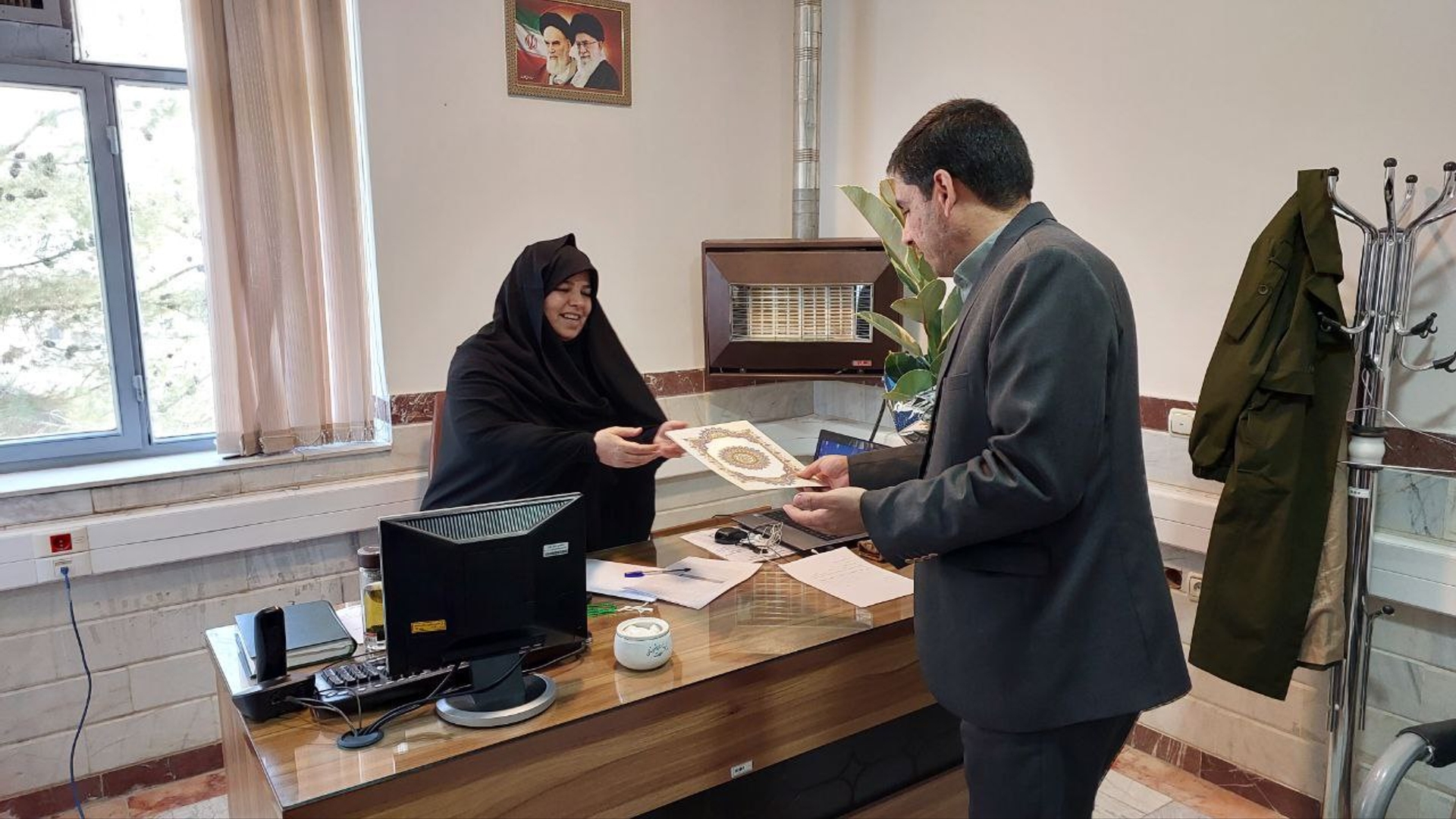 تجلیل از بانوان شاغل در فرمانداری به مناسبت روز زن