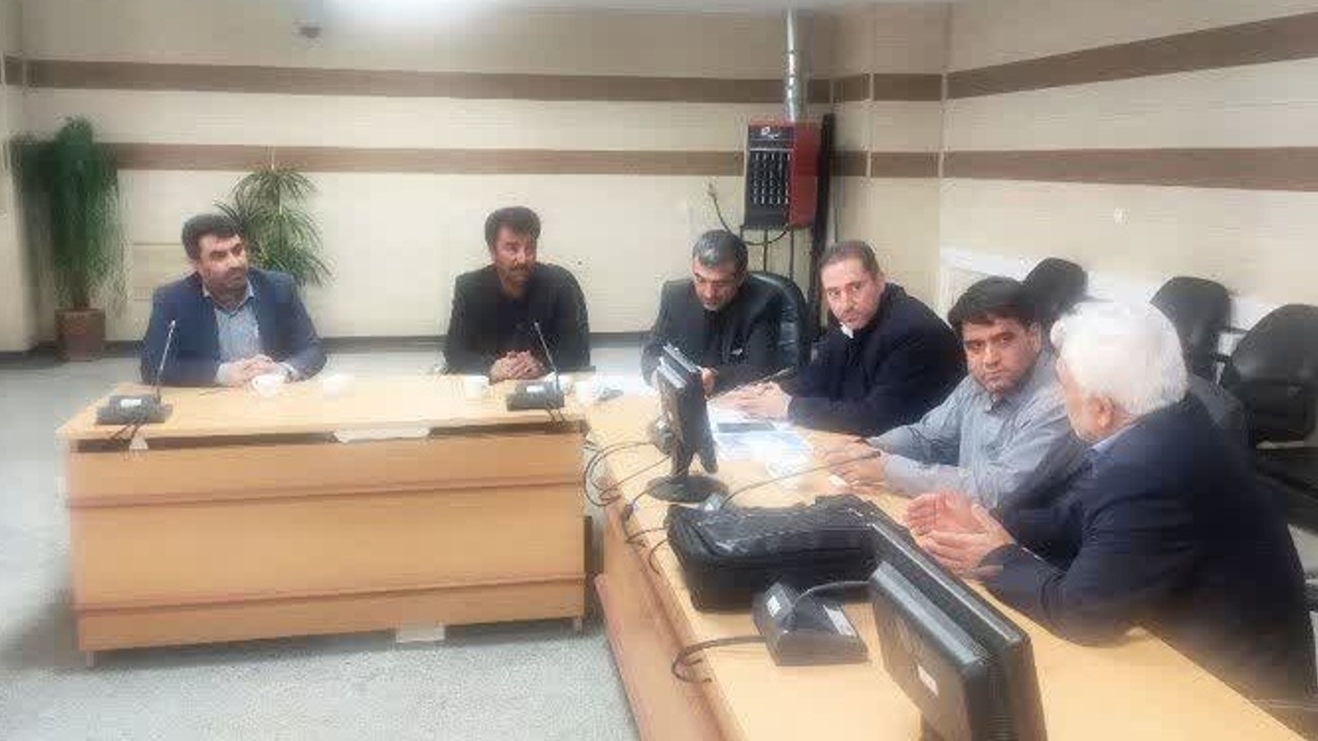 نشست فرماندار با اعضای شورای اسلامی شهرستان