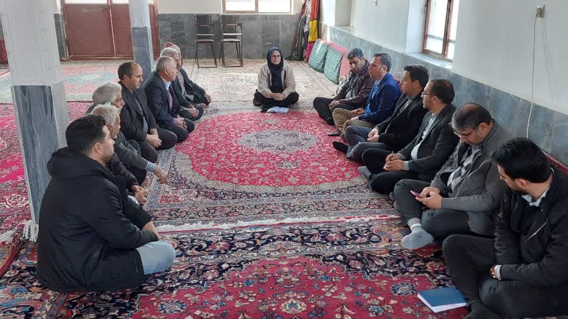 صبح امروز دکتر اتابکی فرماندار به همراه بخشدار مرکزی و جمعی از مدیران دستگاه های اجرایی با حضور در روستای #فلوجرد با اهالی روستا دیدار و با برپایی میز خدمت از نزدیک مشکلات روستا بررسی و تصمیمات لازم اتخاذ گردید.