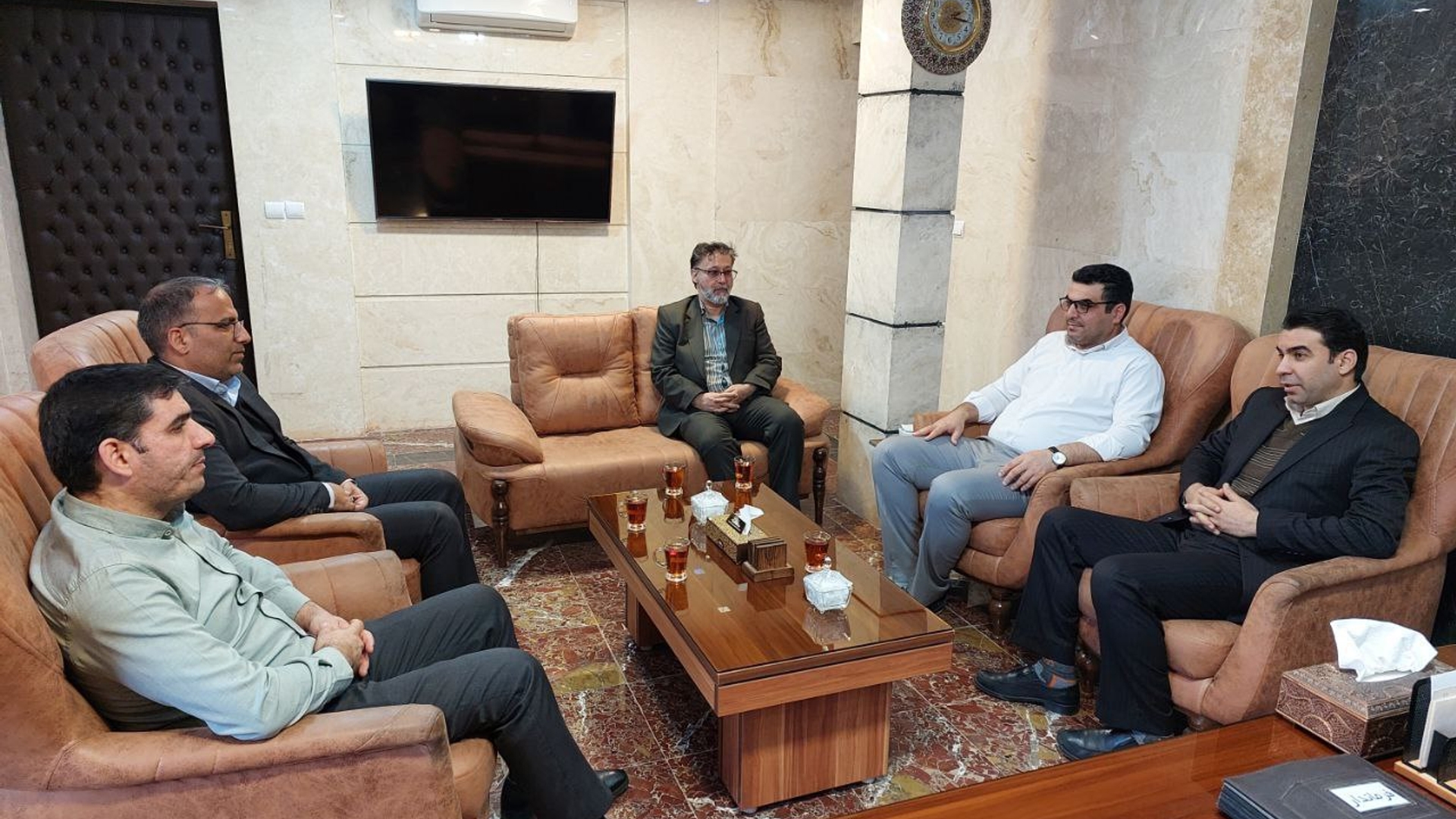 دیدار رئیس اداری و مالی اداره کل زندان های استان به اتفاق  ذیحساب اداره کل زندان ها و  رییس اداره زندان های شهرستان محلات با سیدحسین حسینی سرپرست فرمانداری شهرستان محلات