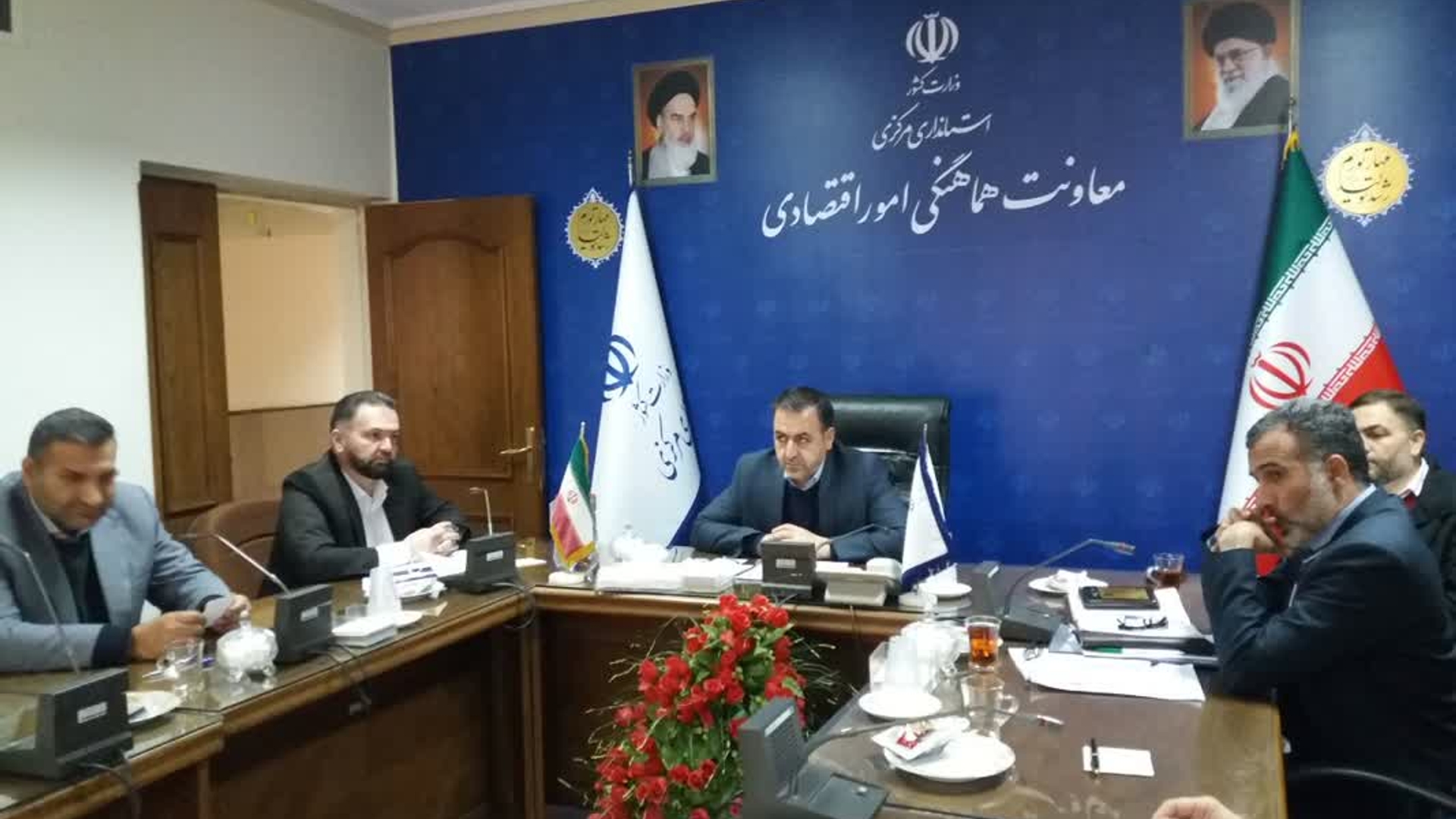 جلسه کمیته اقدام مشترک تنظیم بازار استان با موضوع بررسی شرایط قیمت وتوزیع گوشت قرمز در استان به ریاست میرزاخانی معاون هماهنگی امور اقتصادی وتوسعه منطقه ای برگزار شد.
در این جلسه مقرر گردید گوشت قرمز با قیمت کارشناسی شده وبا قیمت مصوب،با فاکتور با قیمت ۵ درصد سود خرده فروشی عرضه گردد.
همچنین هماهنگی های لازم با شهرداری جهت مدیریت کشتارگاهها توسط فرمانداری شهرستان صورت گیرد.
در پایان مقرر شد با متخلفین در عرضه گوشت برخورد قانونی صورت گیرد.