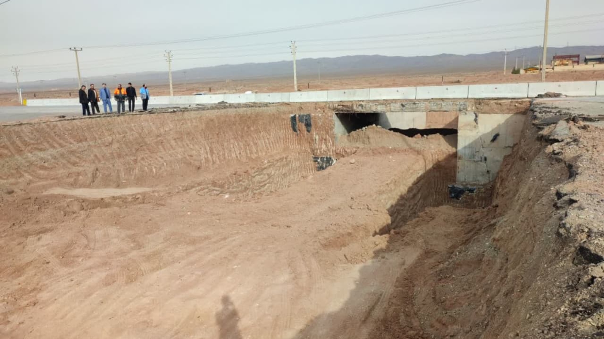 عملیات اجرایی تقاطع غیر همسطح جاده سد الغدیر با محور قدیم ساوه _ غرق آباد