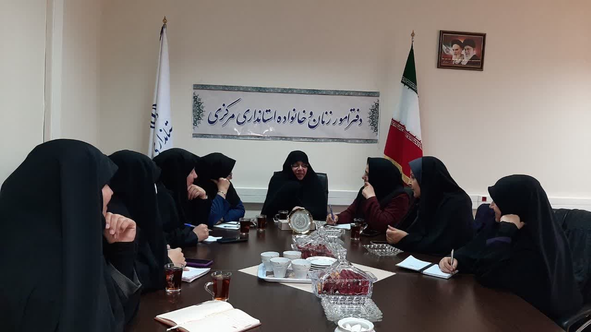 جلسه هماهنگی برگزاری دومین کنگره استانی زنان تاثیر گذار تا پایان سال جاری به ریاست مفتح زاده مدیر کل امور زنان و خانواده استانداری و با حضور دبیر کمیته علمی و مسئولين کارگروه های هشتگانه علمی و اجرایی این کنگره درمحل دفتر تشکیل گردید .
سه شنبه ۳بهمن ۱۴۰۲