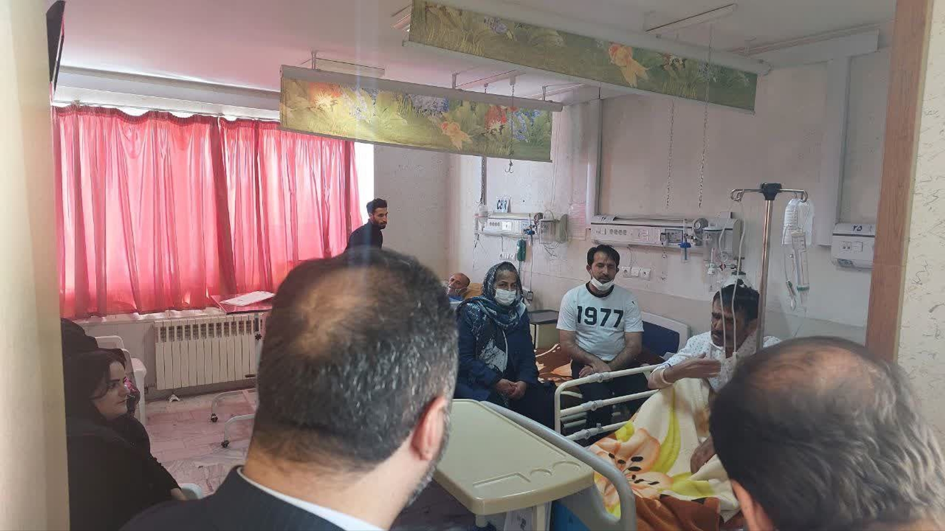 آلام بیماران و همراهان ایشان با برخورد خوب و دریافت خدمات مناسب کاهش می‌یابد.