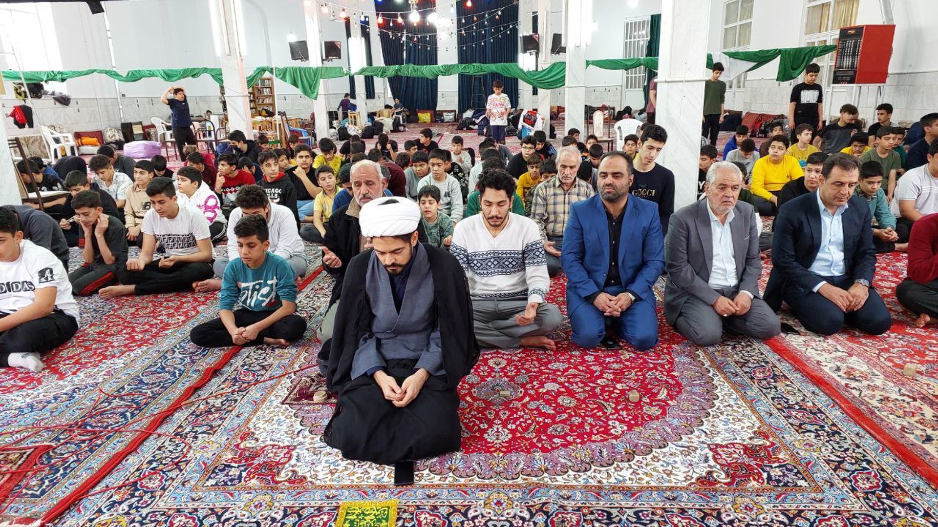 اعتکاف آثار تربیتی زیادی در حوزه های فردی و اجتماعی علی الخصوص در سنین جوانی و نوجوانی دارد.