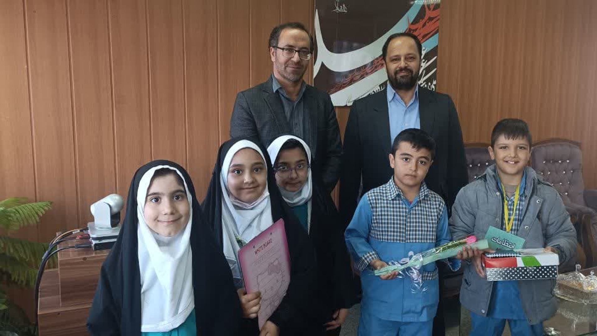 دیدار تعدادی از دانش آموزان با فرماندار