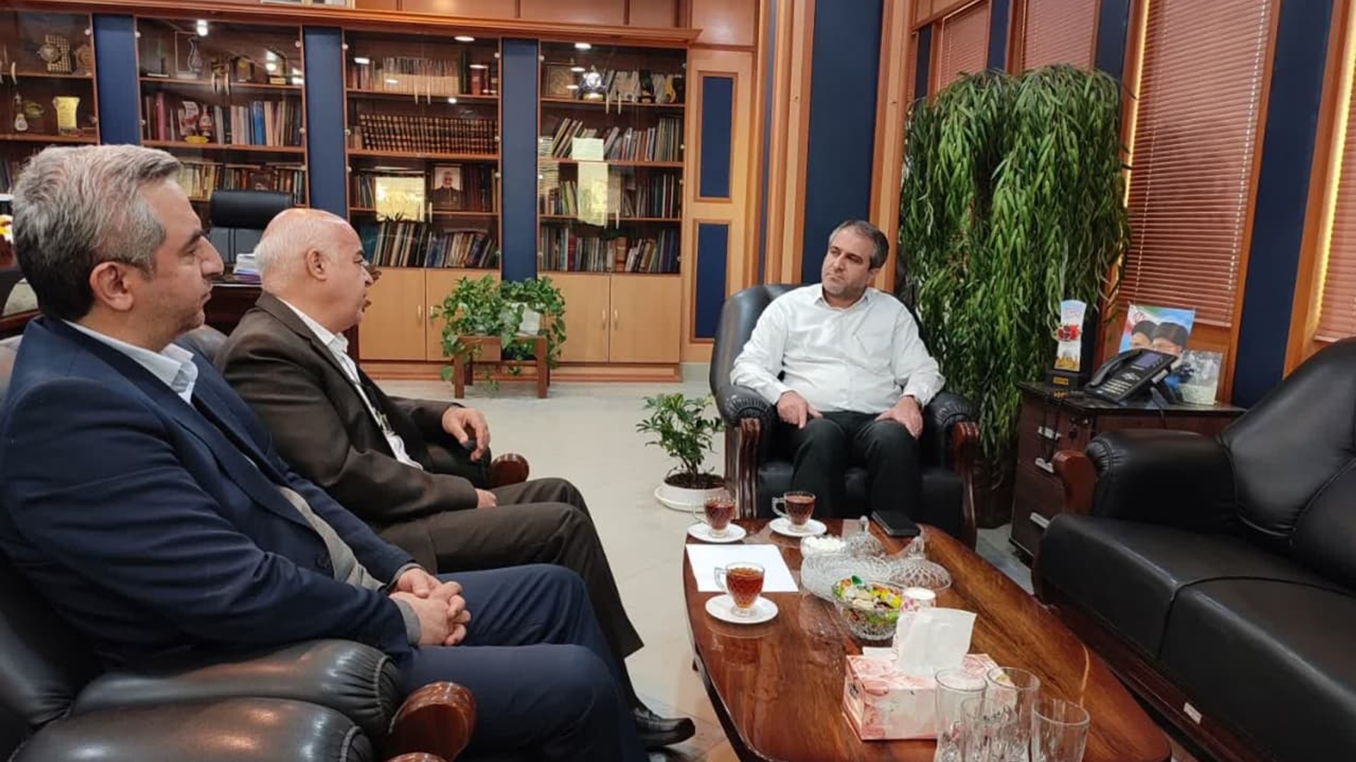 به مناسبت روز جهانی گمرک، مطلبی سرپرست گمرک منطقه ویژه اقتصادی کاوه شهرستان ساوه با مهدی الیاسی معاون استاندار و فرماندار ویژه شهرستان ساوه دیدار و گفتگو کرد.