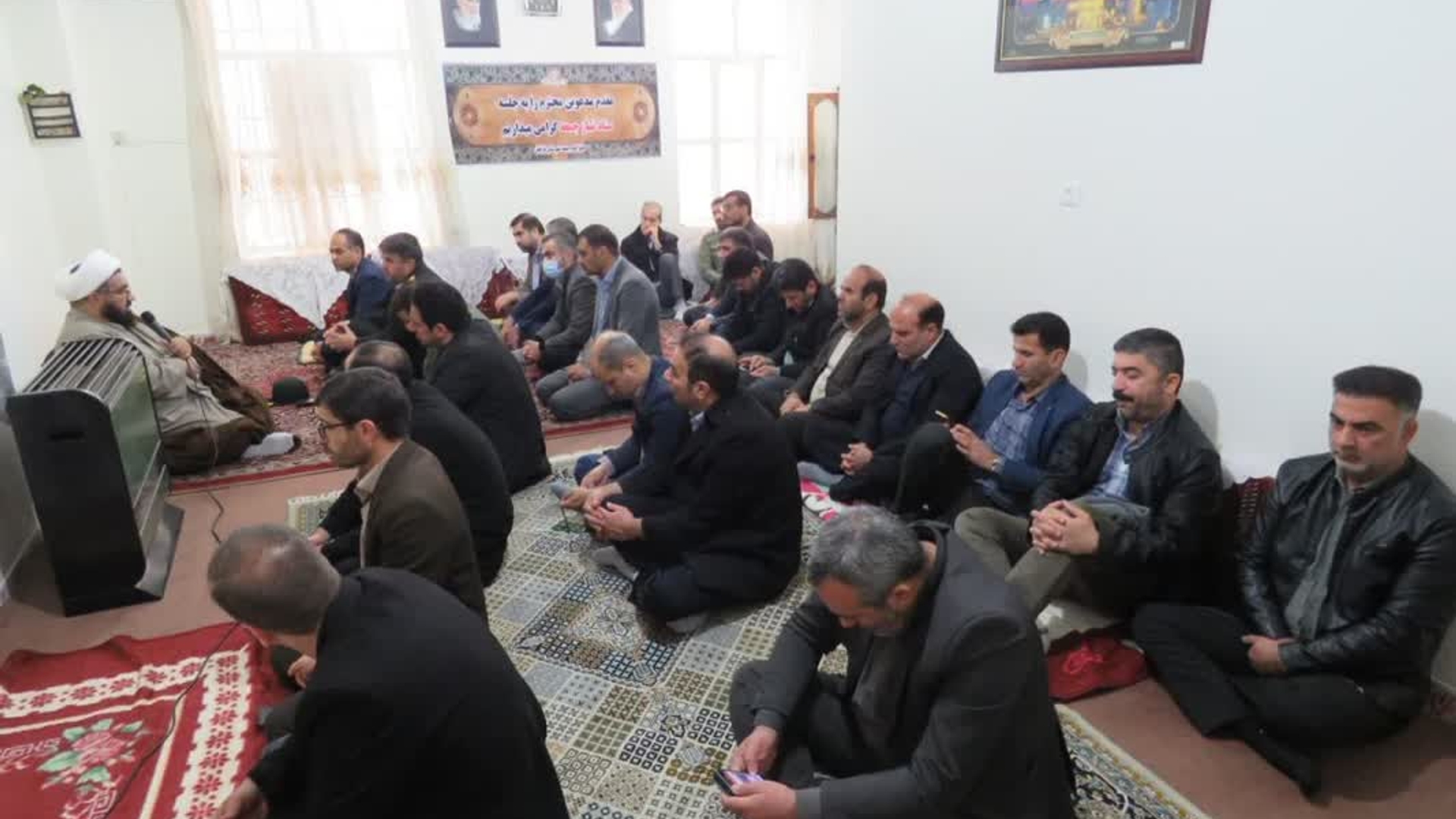 دیدار آقازیارتی فرماندار شهرستان فراهان و اعضاء شورای اداری و تأمین شهرستان با امام جمعه فراهان به مناسبت آغاز دهه فجر انقلاب