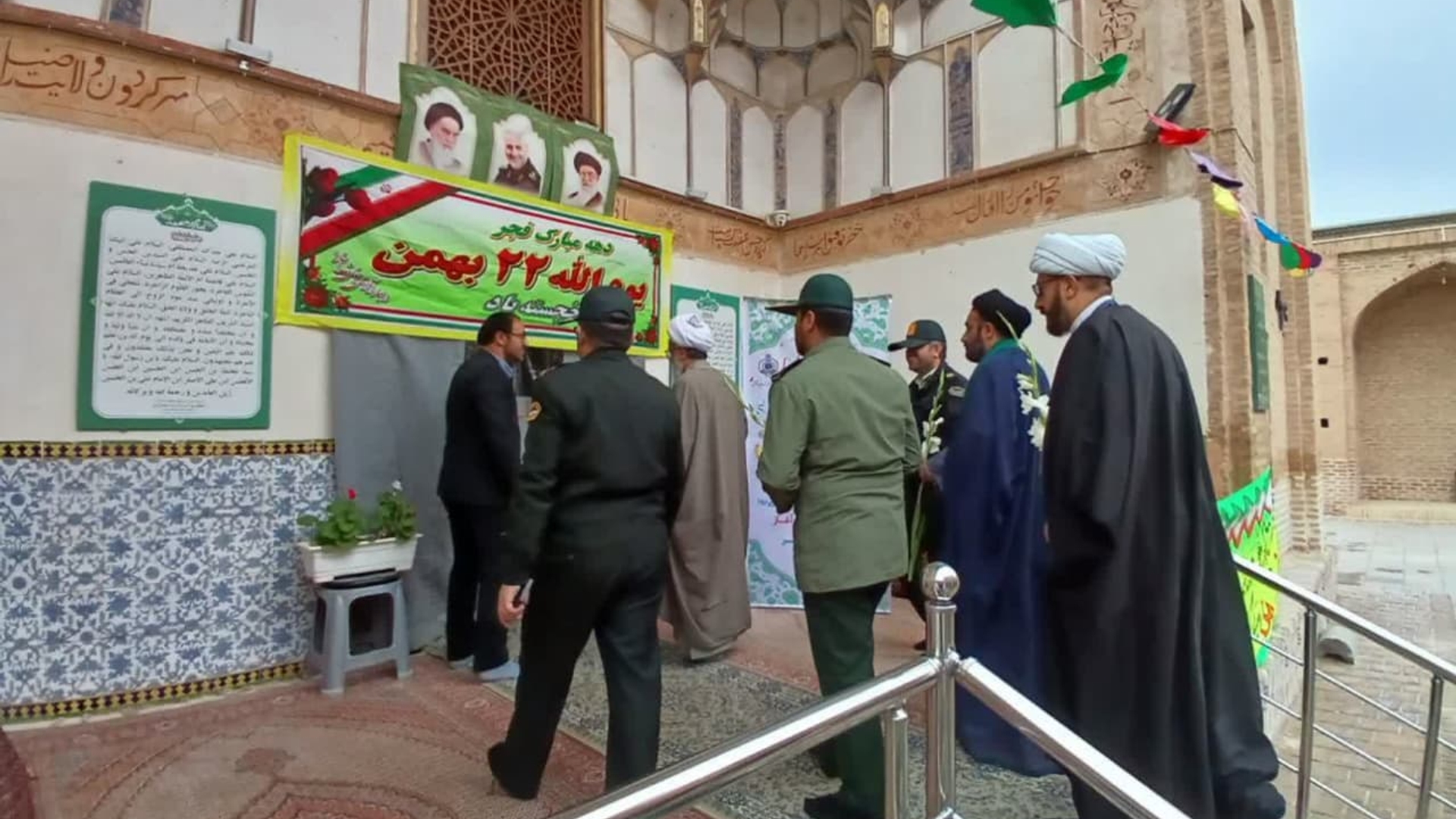 غبار روبی امامزاده محمد(ع) بمناسبت آغاز دهه مبارک فجر