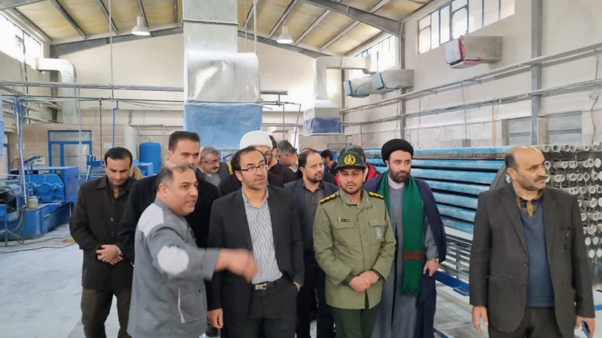 بازدید مسئولین شهرستان از واحد تولیدی کش