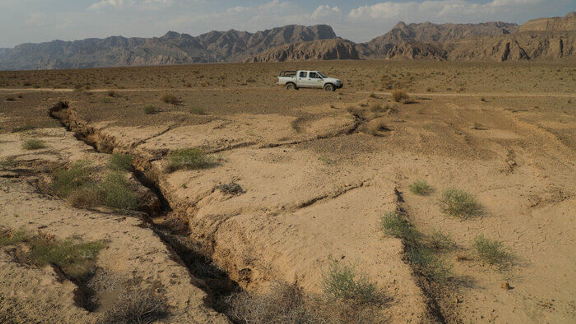 زنگ خطر آغاز فرونشست در منطقه حدفاصل شهر آوه تا شهر جعفریه قم نواخته شده است.