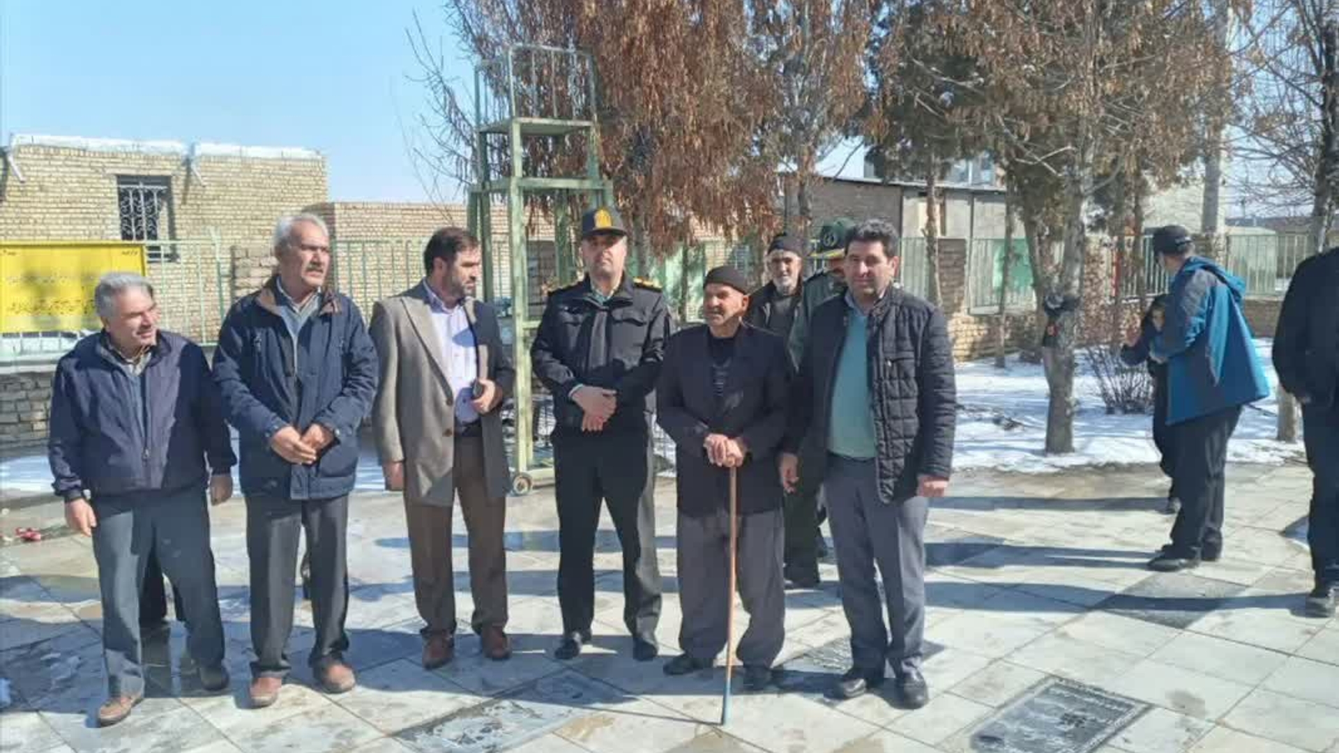 به مناسبت گرامیداشت دهه مبارک فجر آئین بهره برداری از اجرای زیرسازی و آسفالت معابر روستای آهنگران