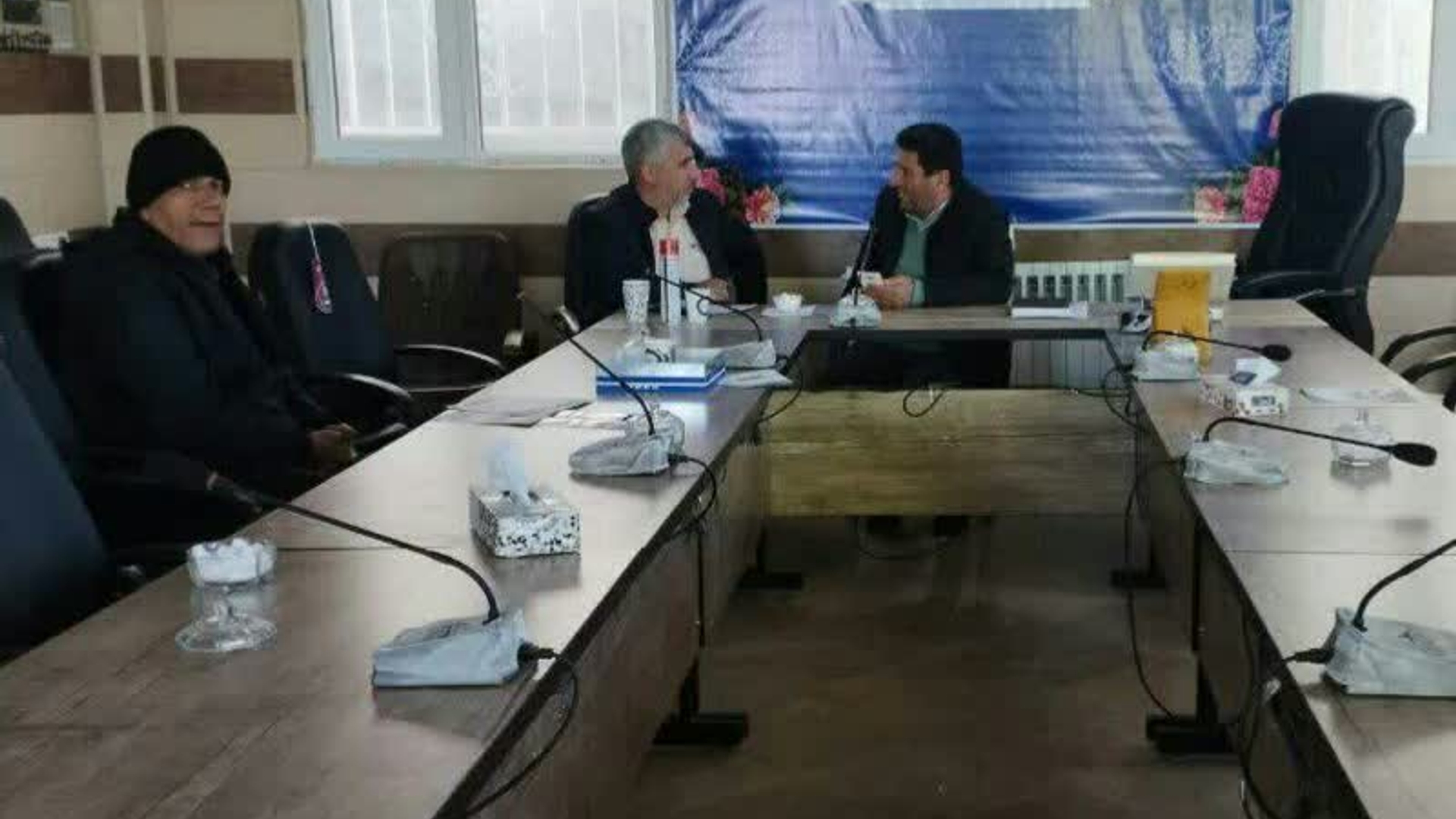 برگزاری میز خدمت اداره بنیاد مسکن