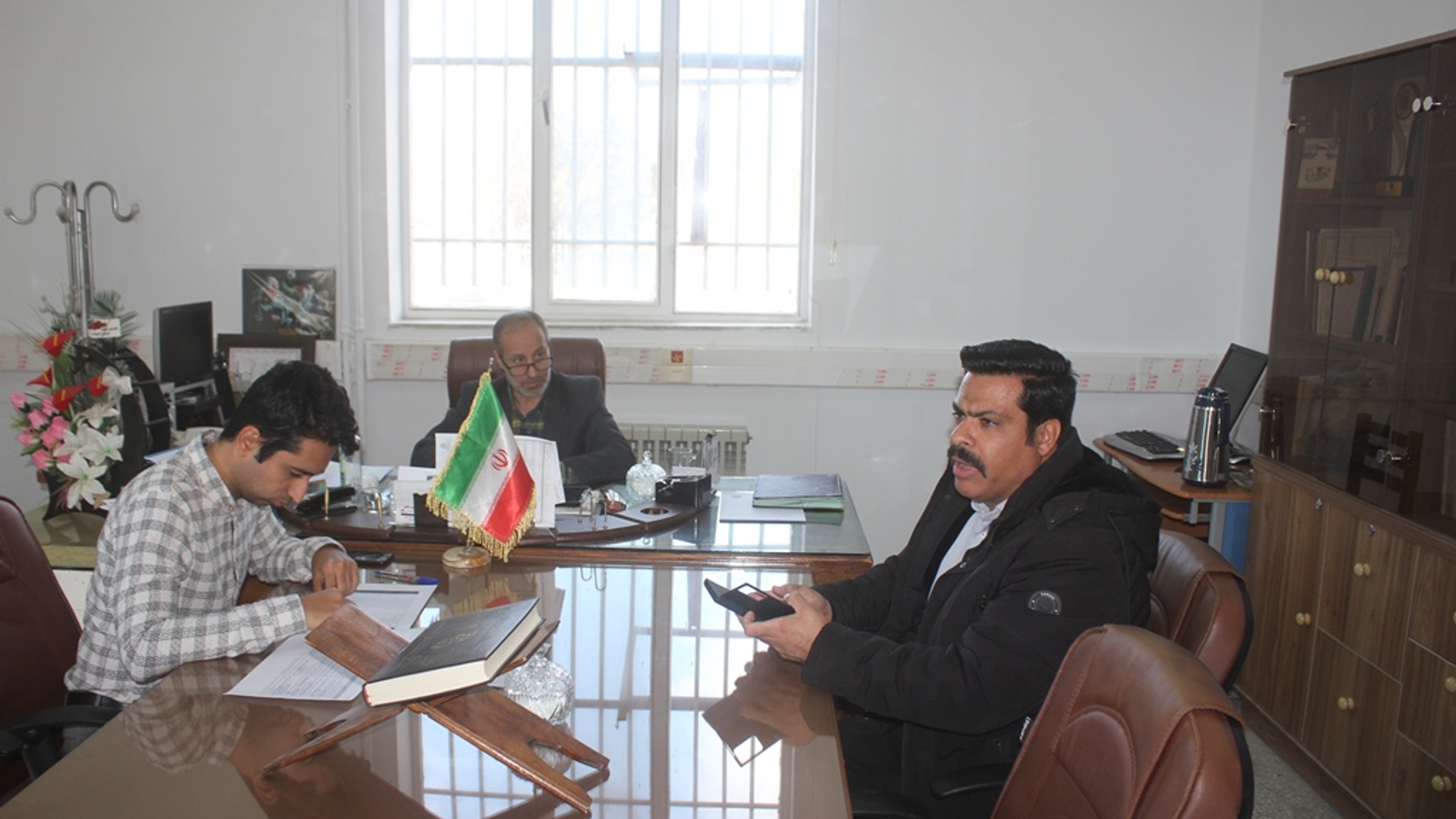 جلسه بررسی وضعیت خطوط تلفن شعب اخذ رای شهرستان خمین برگزار شد