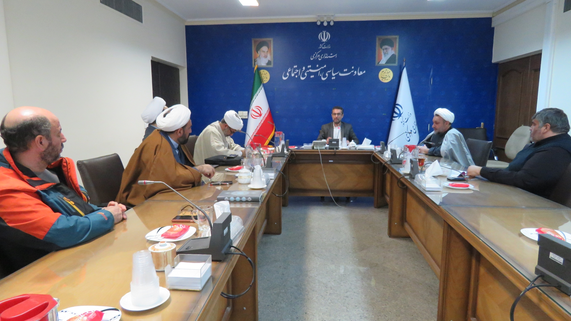 برگزاری جلسه هماهنگی اجرای طرح تواصی در راستای افزایش مشارکت در انتخابات.