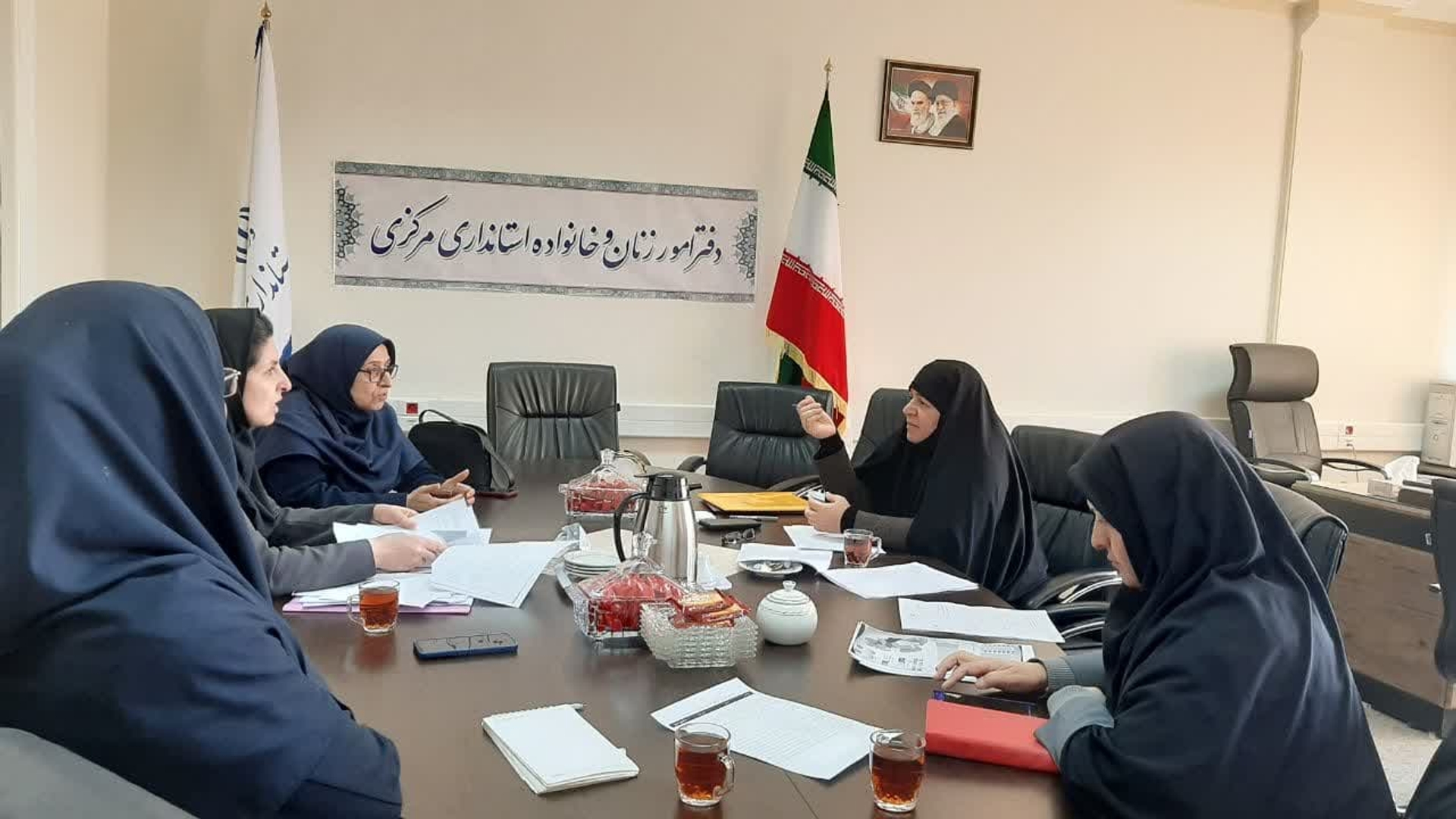 جلسه بررسی نحوه مدیریت اجرای ۱ درصد بندح تبصره ۹ ماده قانونی بودجه هزینه ای دستگاههای اجرایی درحوزه زنان وخانواده به ریاست مفتح زاده مدیرکل دفتراموربانوان وخانواده وبا حضورنماینده سازمان برنامه وبودجه وسایراعضا دردفتر اموربانوان تشکیل گردید.
دوشنبه ۱۶ بهمن ۱۴۰۲