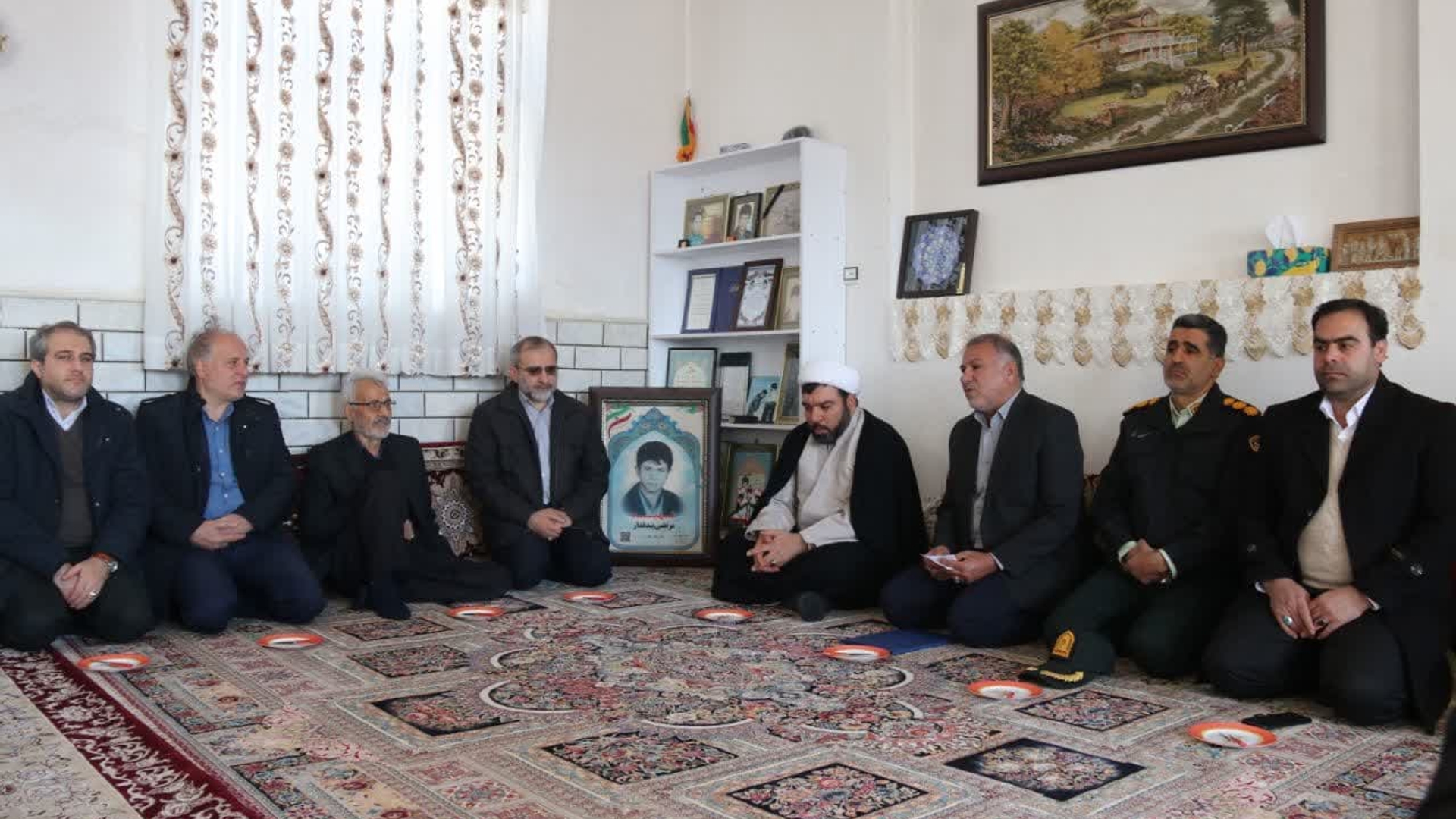 تجلیل استاندار مرکزی  از والدین شهید "مرتضی بیدقدار" در روستای قشلاق ساوه