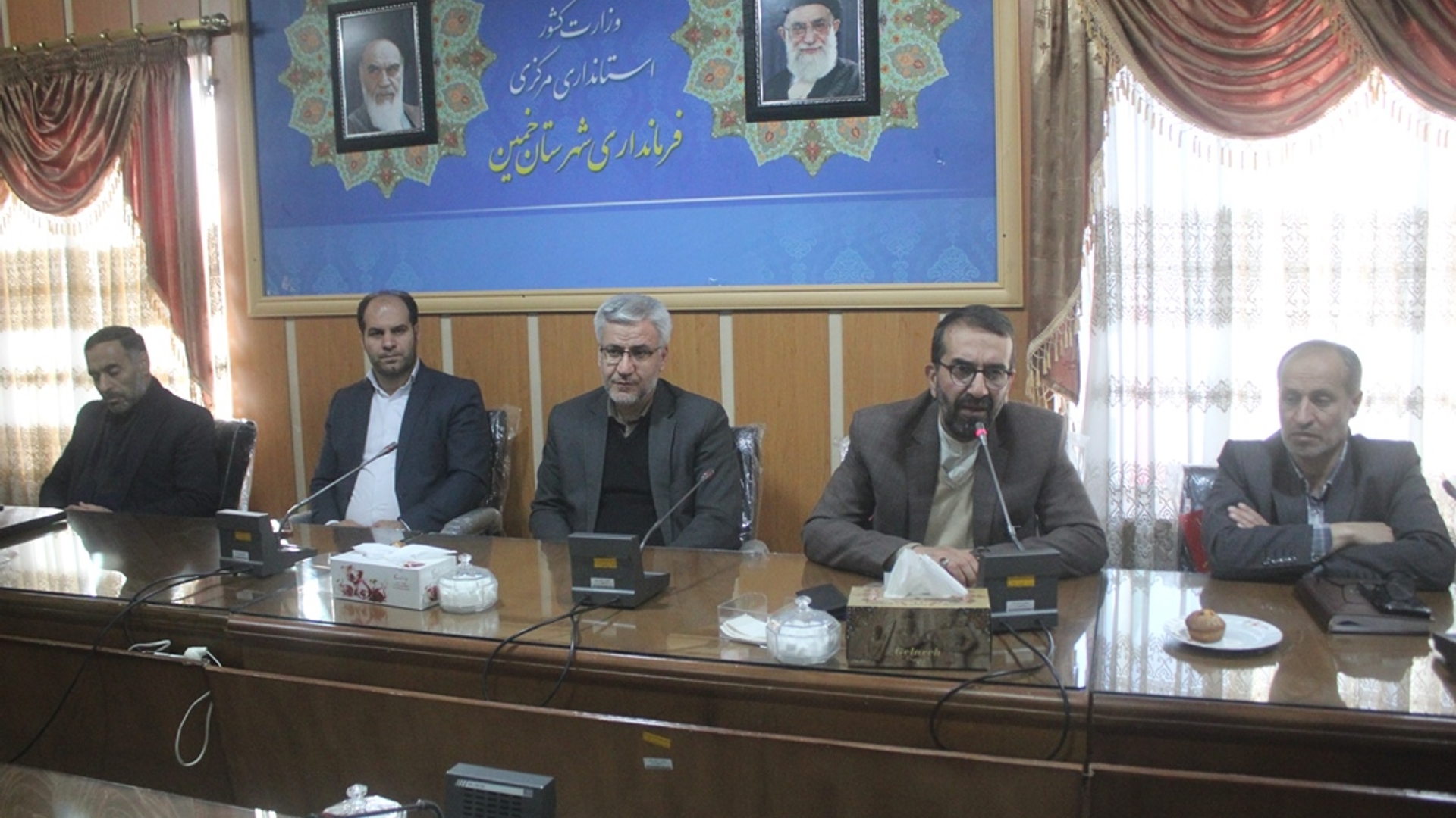 نشست نمایندگان فرماندار در شعب اخذ رای شهرستان با معاون سیاسی ، امنیتی و اجتماعی استاندار برگزار شد