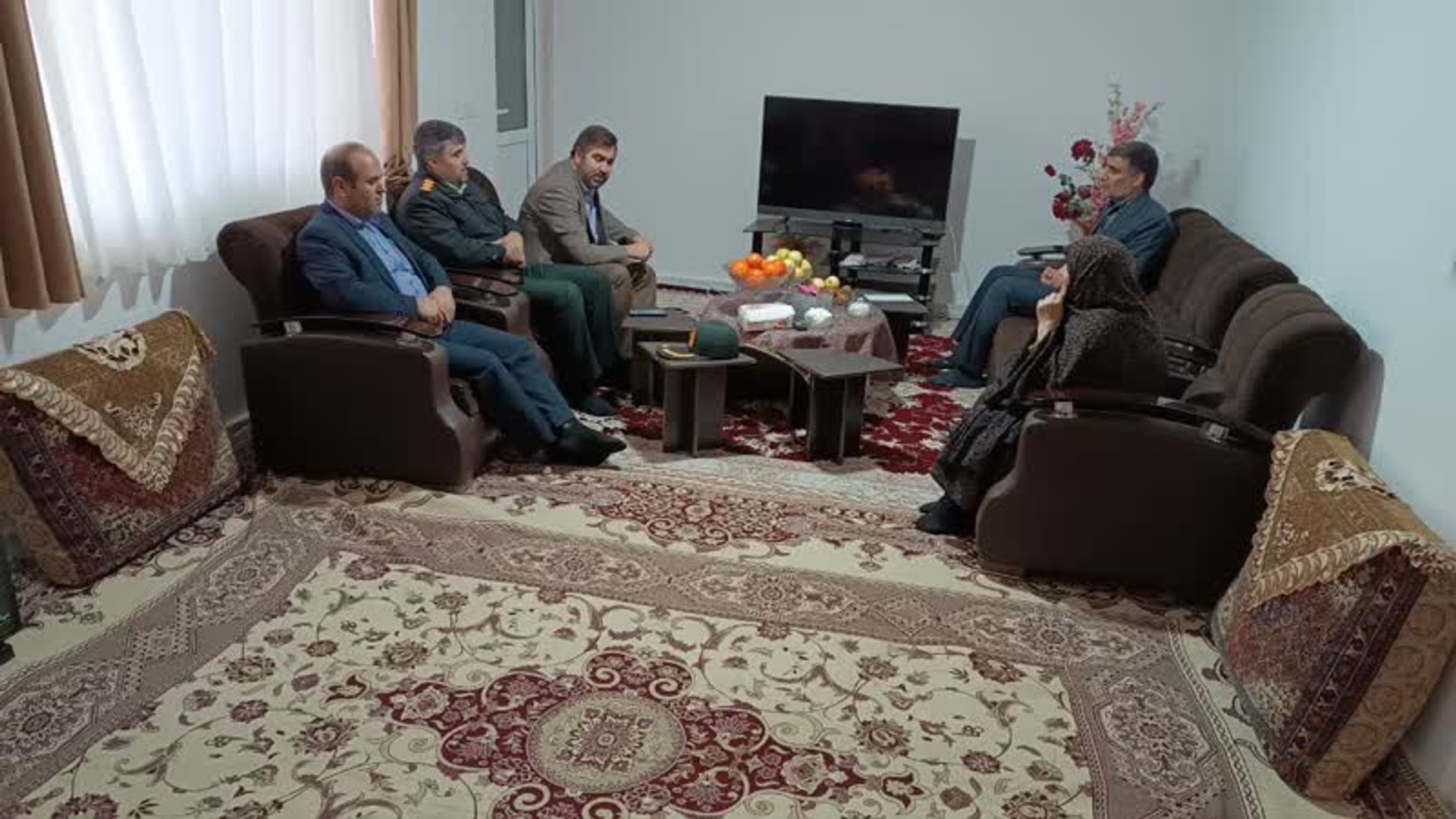 همزمان با پنجمین روز از ایام الله دهه فجر ، دیدار آقازیارتی فرماندار شهرستان فراهان با همسر شهید والامقام صفرعلی دستجانی فراهانی