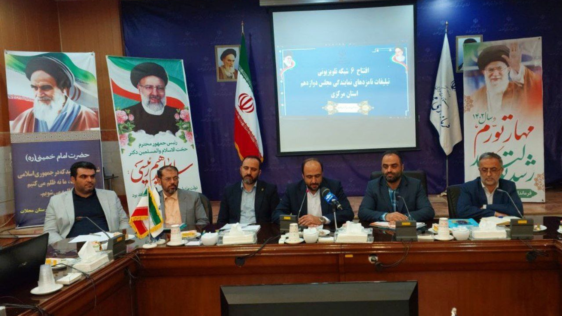 نشست هماهنگی بررسی امکانات تبلیغی حوزه انتخابیه محلات و دلیجان در فرمانداری شهرستان محلات برگزار شد.