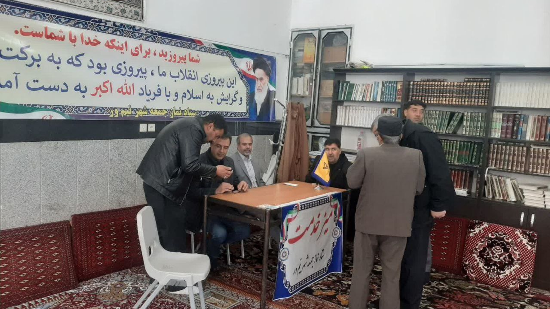 میز خدمت در نمازجمعه نیم ور برگزار شد.