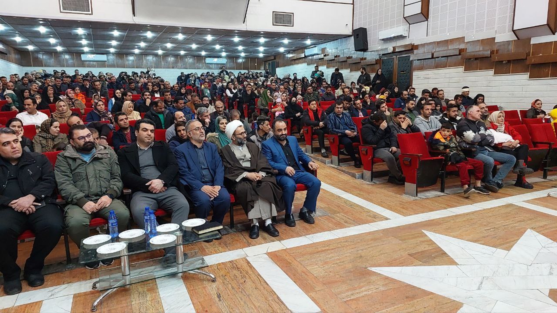 مراسم قرعه کشی تخصیص قطعات زمین رایگان متقاضیان طرح جوانی جمعیت برای شهرهای محلات ، دلیجان ، نراق و نیم ور برگزار شد.