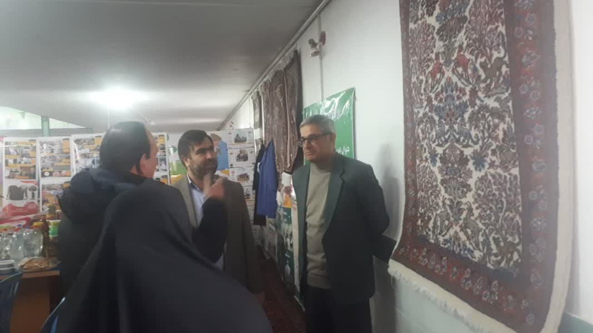 در این همایش؛ از کشاورزان و دامداران نمونه شهرستان فراهان به پاس زحمات آنها تقدیر به‌ عمل آمد