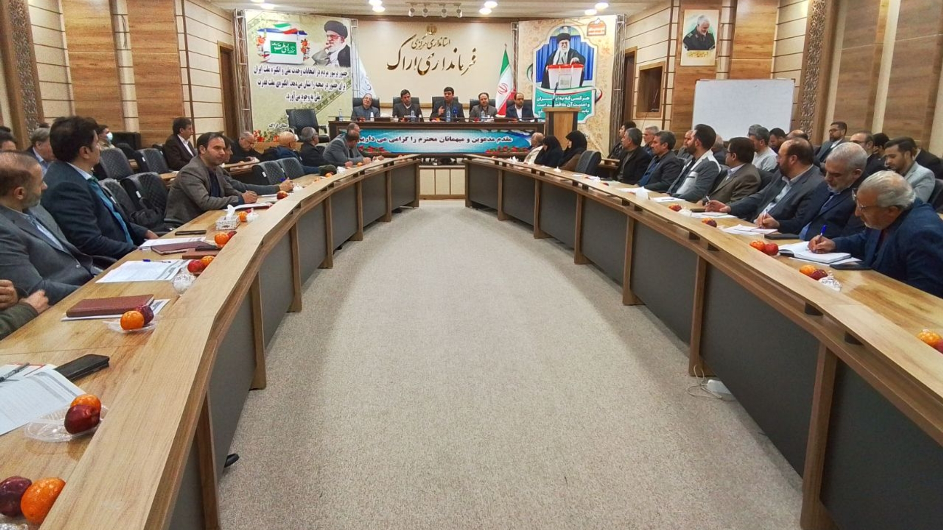 جلسه فرماندار اراک با نامزدهاي دوازدهمین دوره انتخابات مجلس شورای