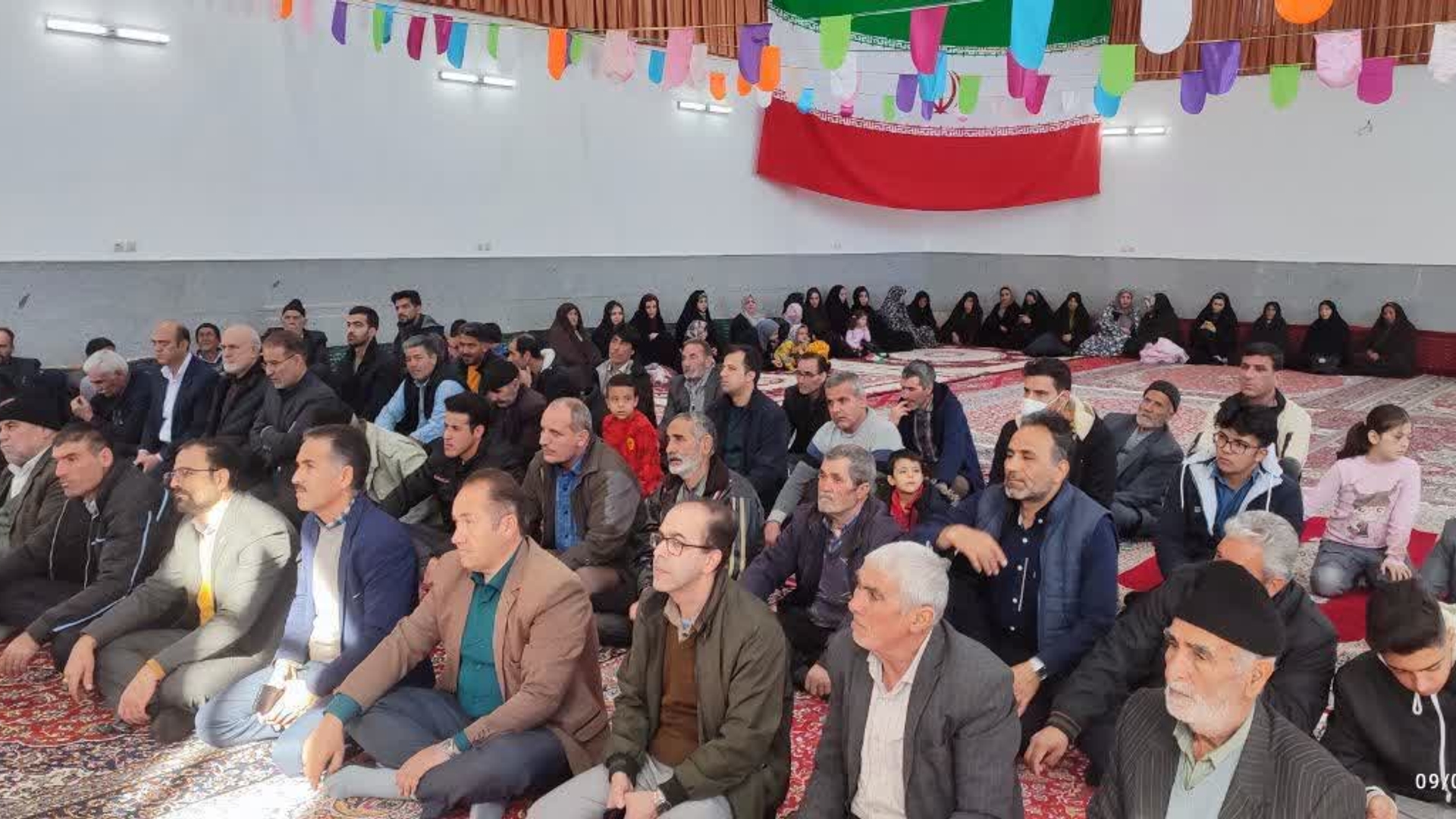 جشن انقلاب و مبعث رسول اکرم (ص) با حضور پر شور مردم روستای ونک