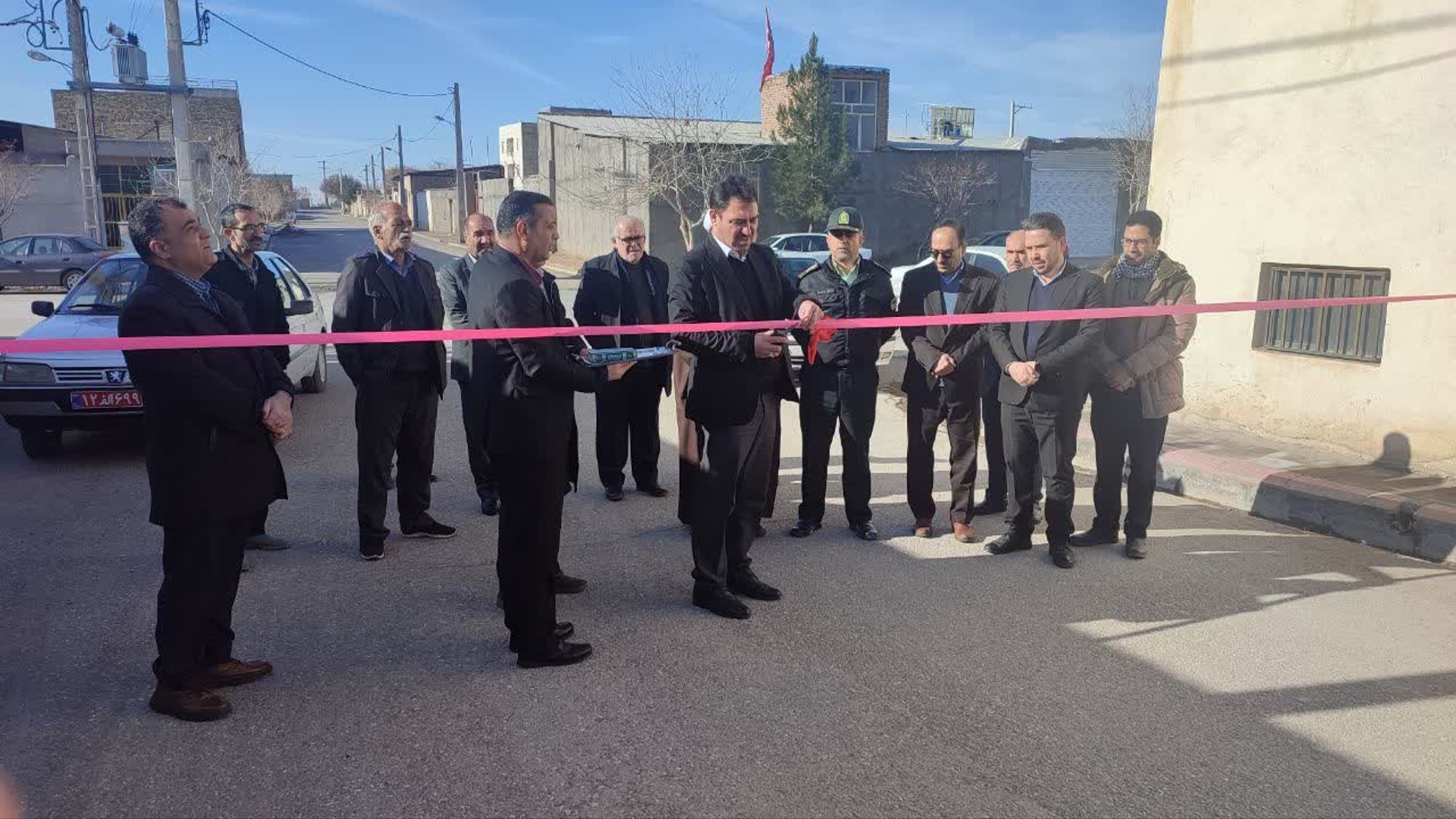 افتتاح  ۳۵۰۰ متر مربع  از معابر وپیاده رو های  روستای حسین آباد