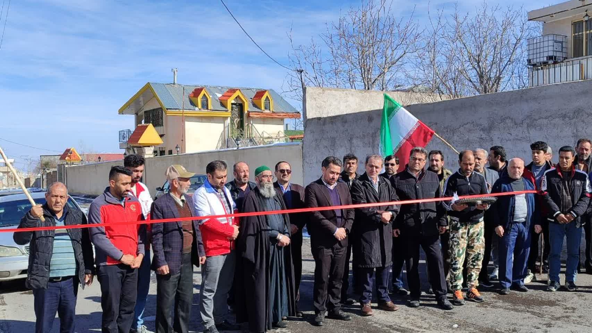 افتتاح ۳۳۰۰ متر مربع  زیر سازی و آسفالت و ۳۰۰  متر جدولگذاری  از معابر روستای ورده