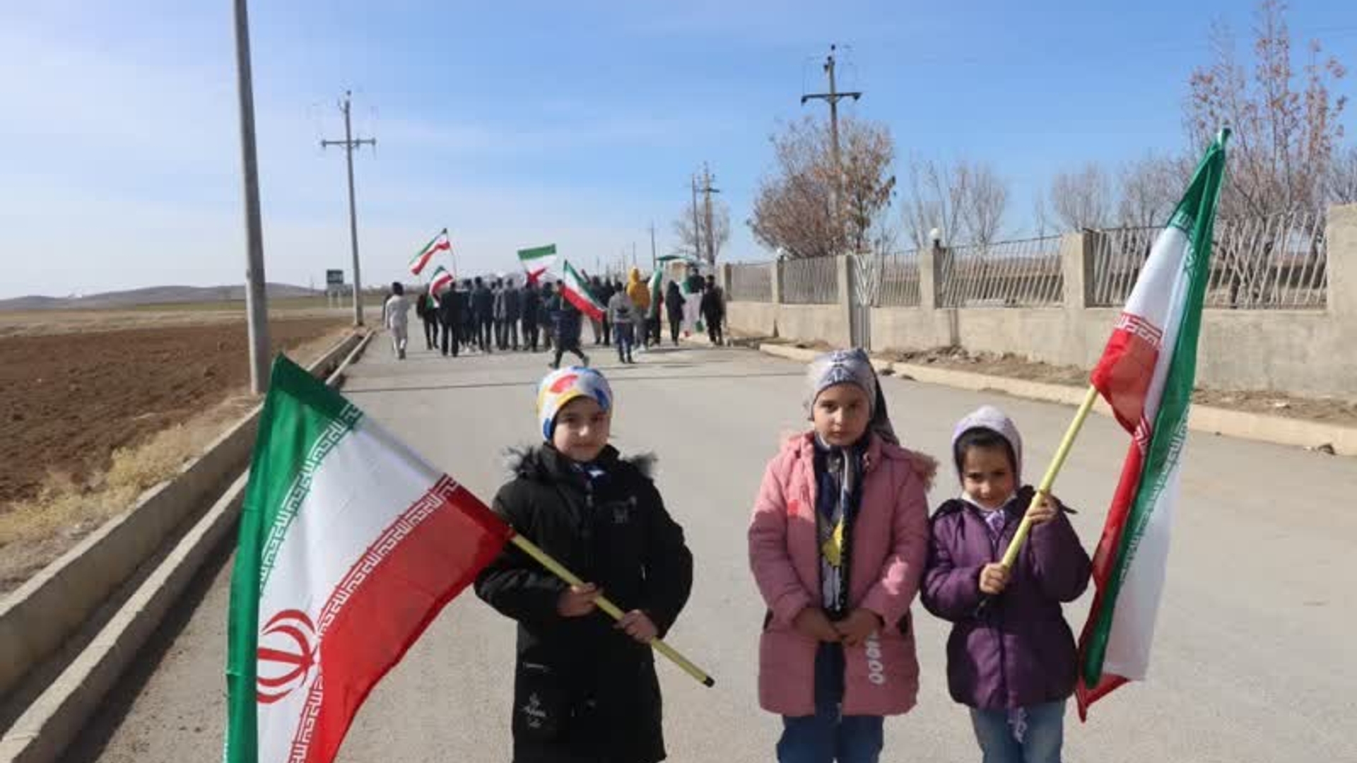 راهپیمایی یوم‌الله ۲۲ بهمن مردم انقلابی روستای ضیاء آباد