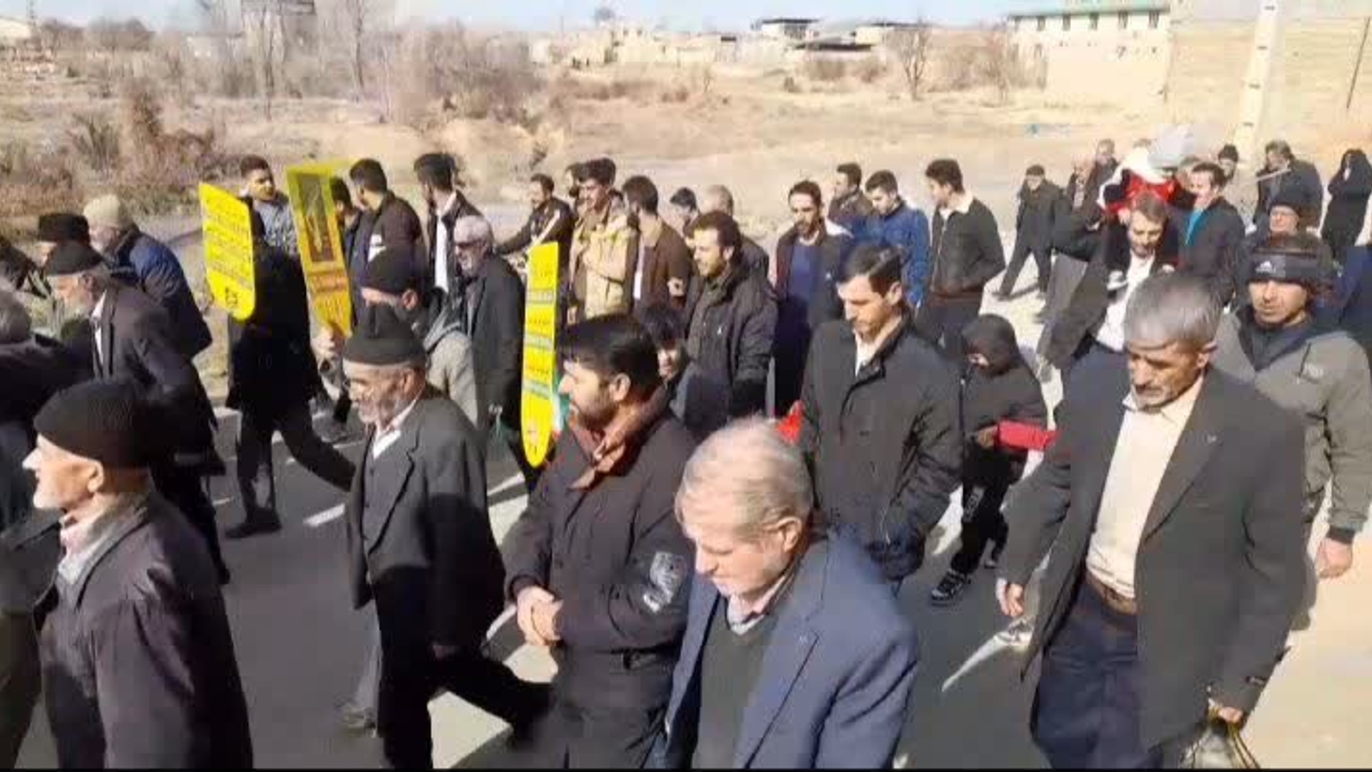 راهپیمایی یوم‌الله ۲۲ بهمن مردم انقلابی روستای دستجان