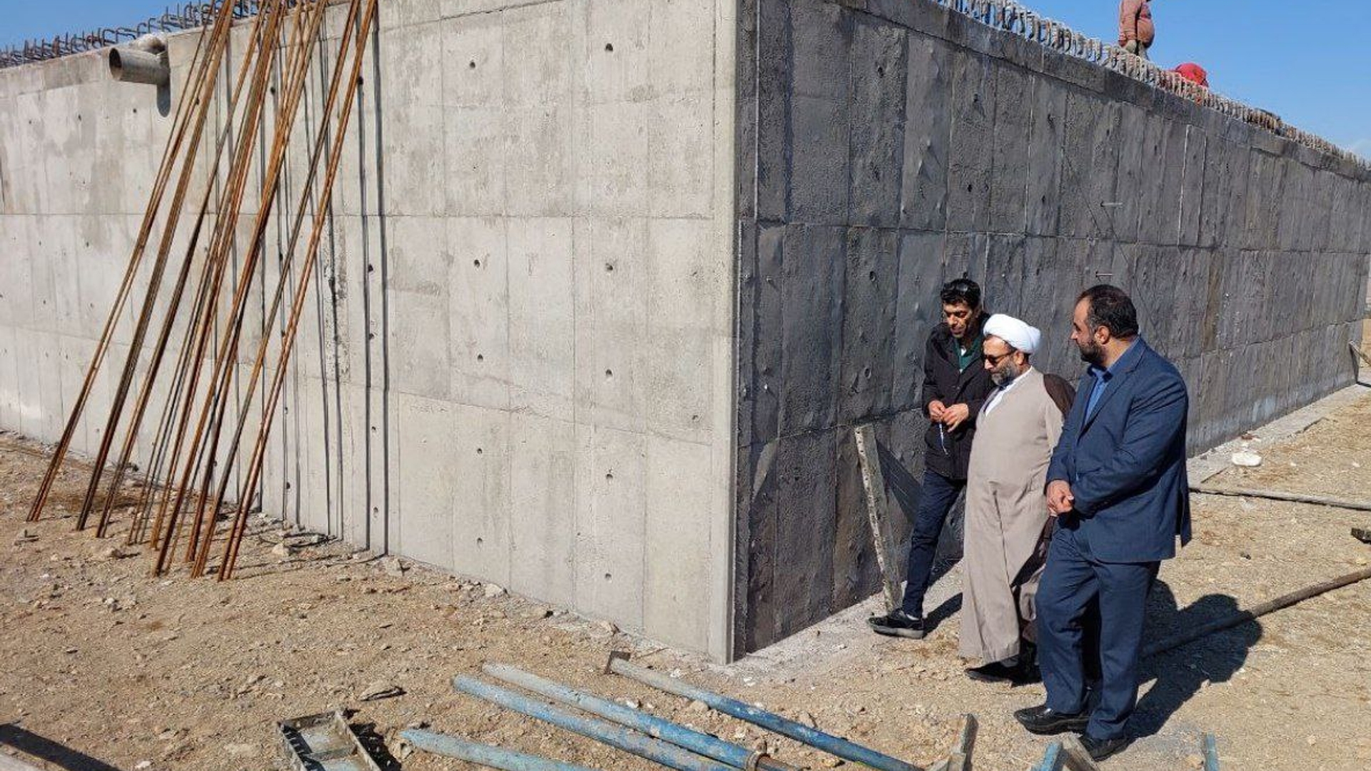 پروژه احداث مخزن آب ۱۰۰۰ متر مکعبی شهر نیم ور در حال نهایی شدن است.