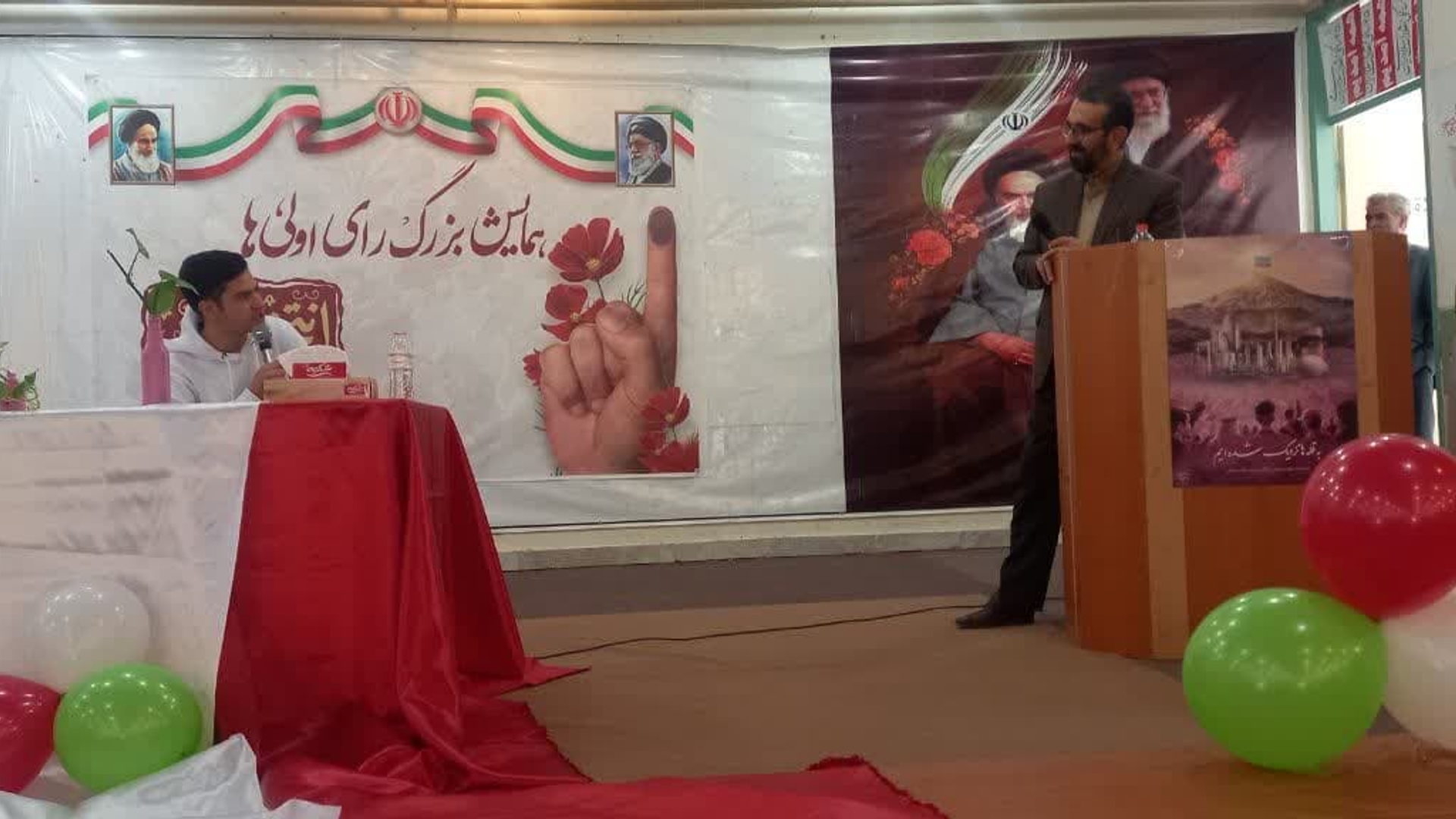 همایش بزرگ رای اولی های شهرستان خنداب با حضور نظری معاون سیاسی ، امنیتی اجتماعی استانداری مرکزی