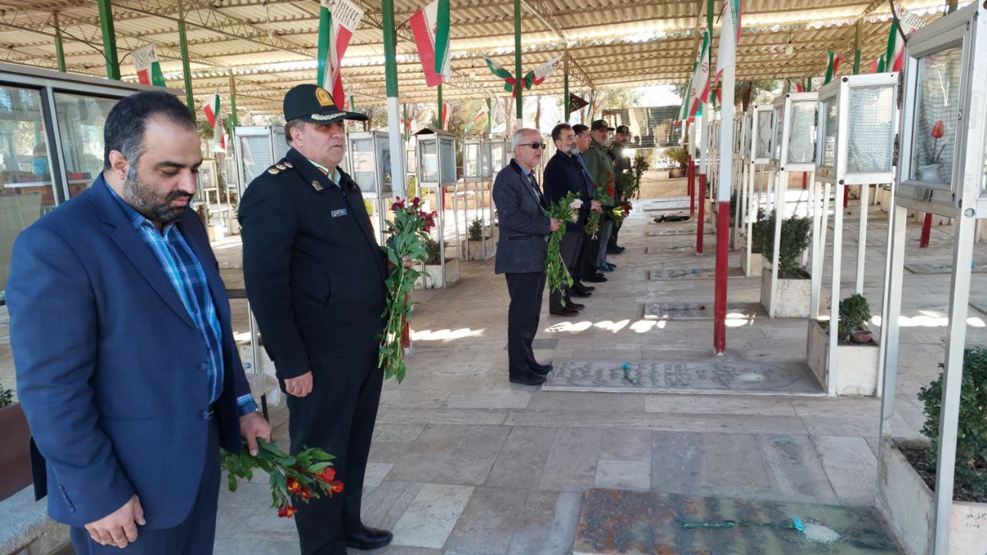 مراسم گلباران قبور مطهر شهدا در شهرستان محلات برگزار شد.