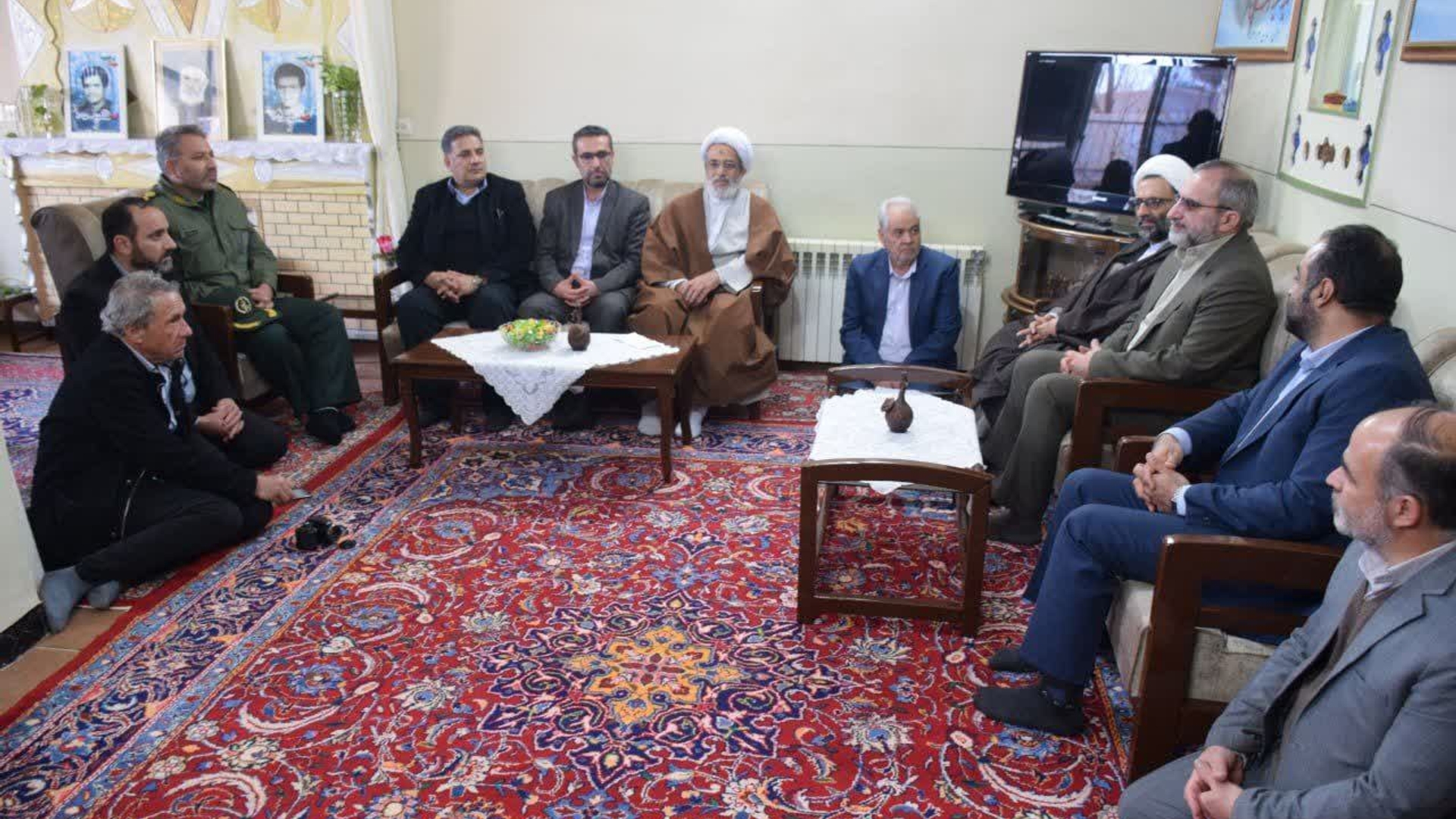 دیدار استاندار مرکزی با مادر شهیدان رضایی در محلات