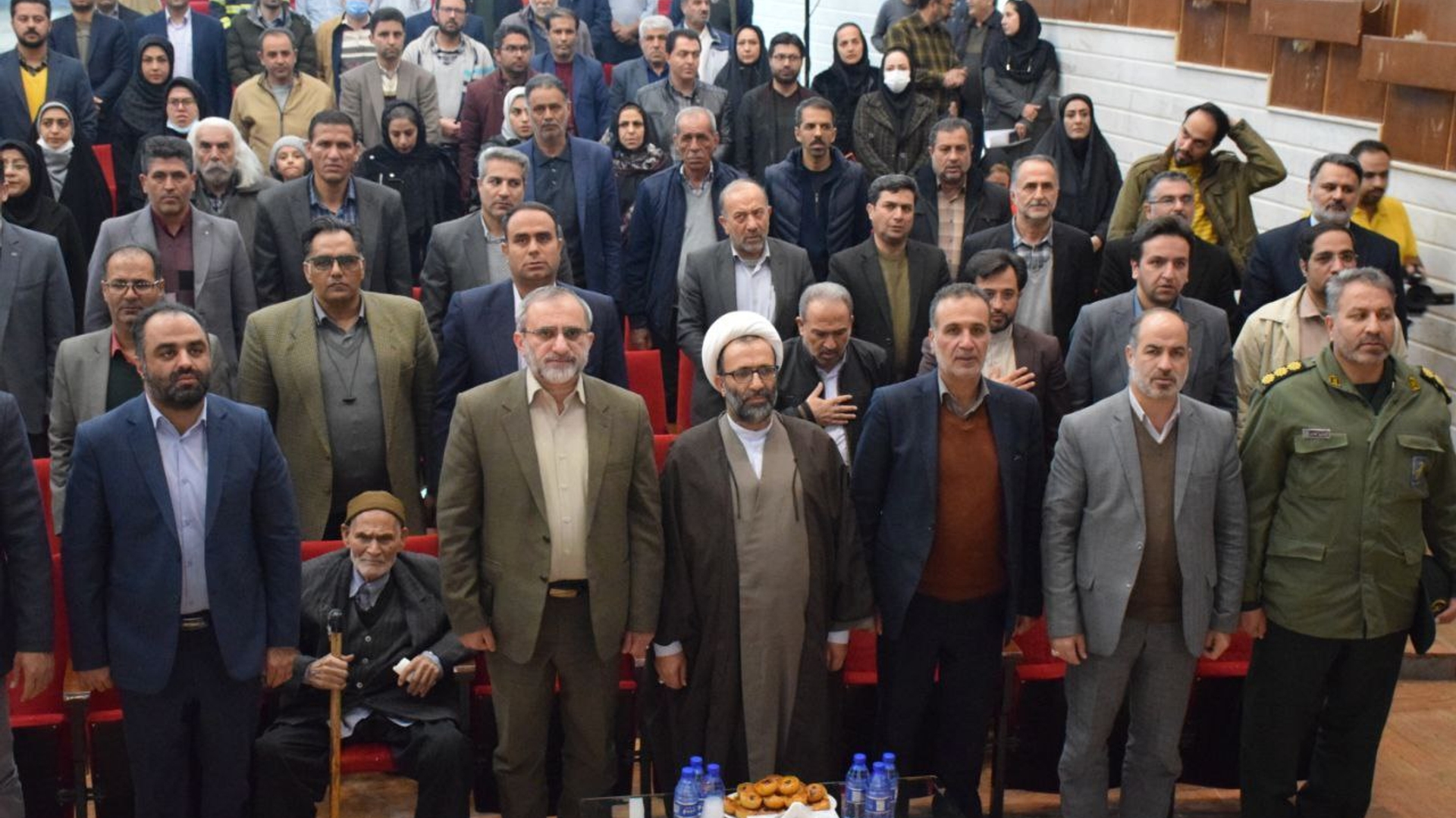 با حضور استاندار مرکزی آیین افتتاح همزمان پروژه های افتتاحی دهه فجر شهرستان محلات در فرهنگسرای اندیشه برگزار شد.