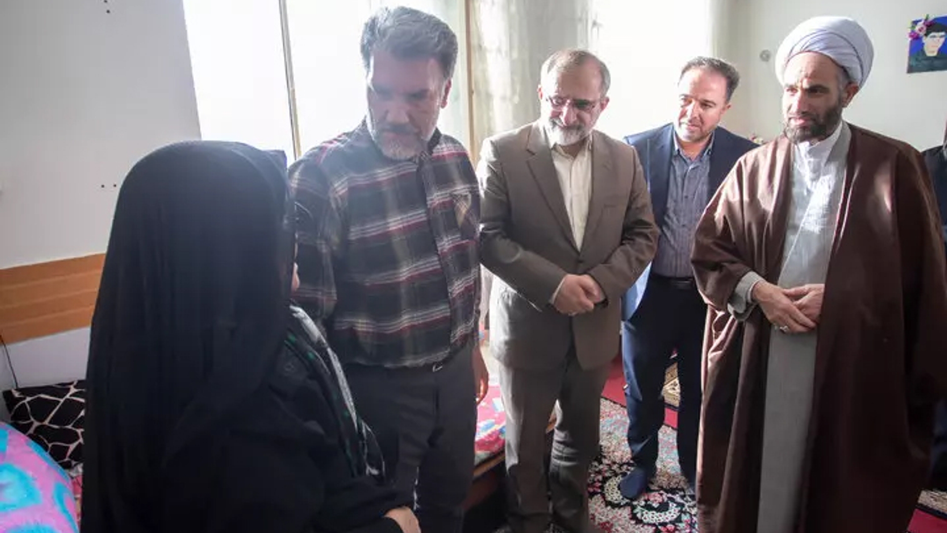 دیدار استاندار مرکزی با مادر شهید جاویدالاثر "غلامعلی زمانی" در خنداب